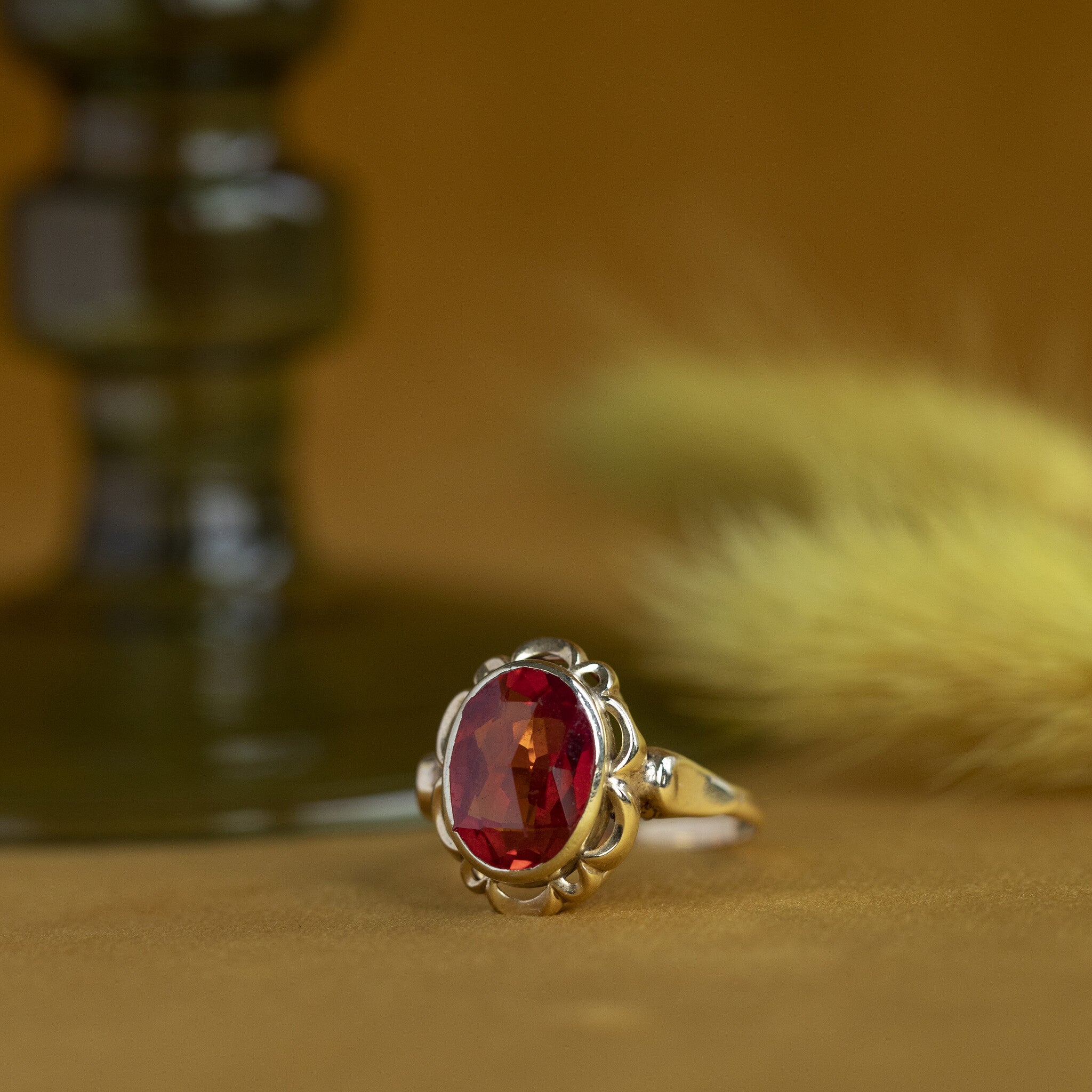 Gouden ring met oranje saffier 14 krt