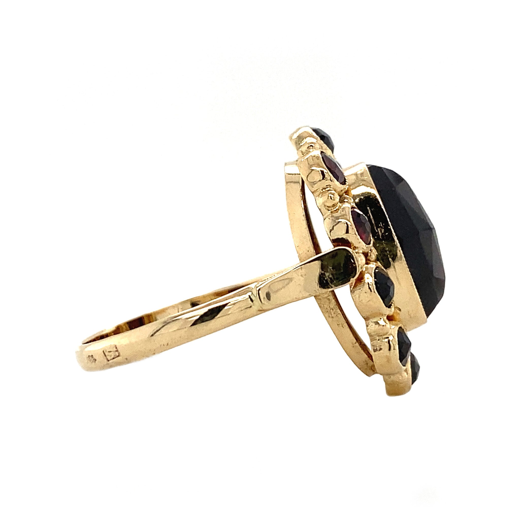 Gouden entourage ring met granaat 14 krt