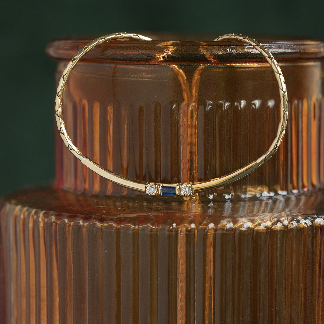 Gold necklace with diamond and sapphire pendant 14 krt