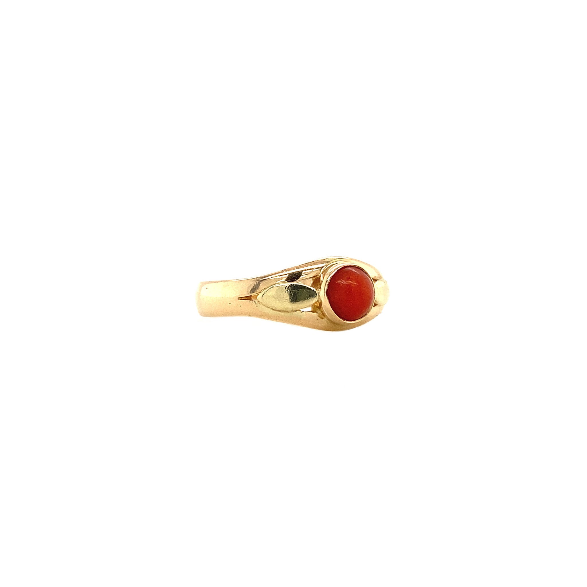 Gold ring with blood coral, 14 kt