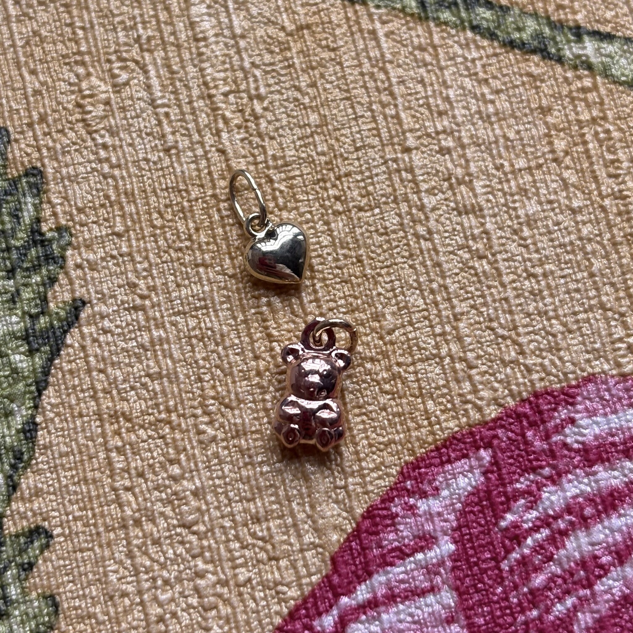 Gold vintage heart pendant 14 kt