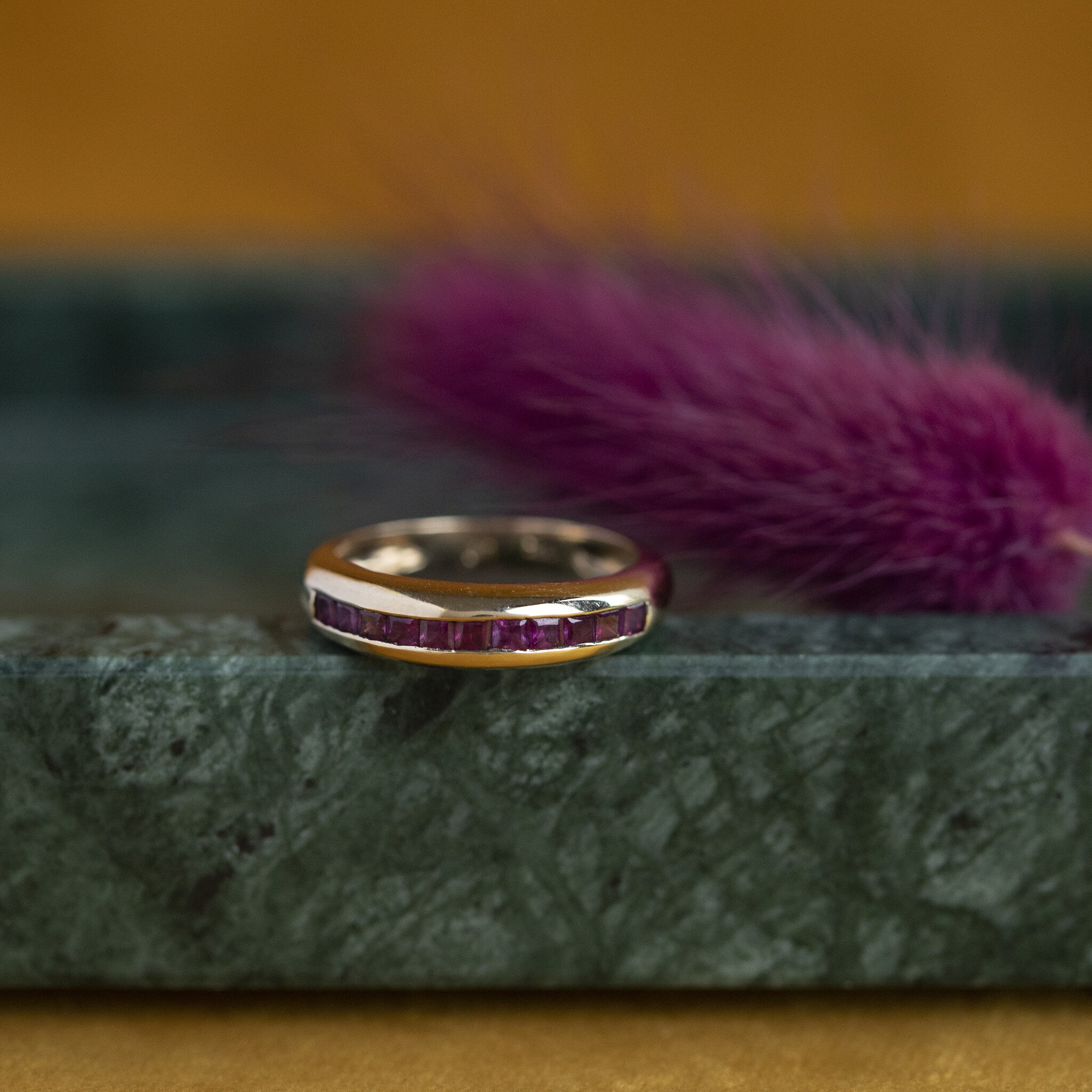 Gouden railring met robijn 14 krt