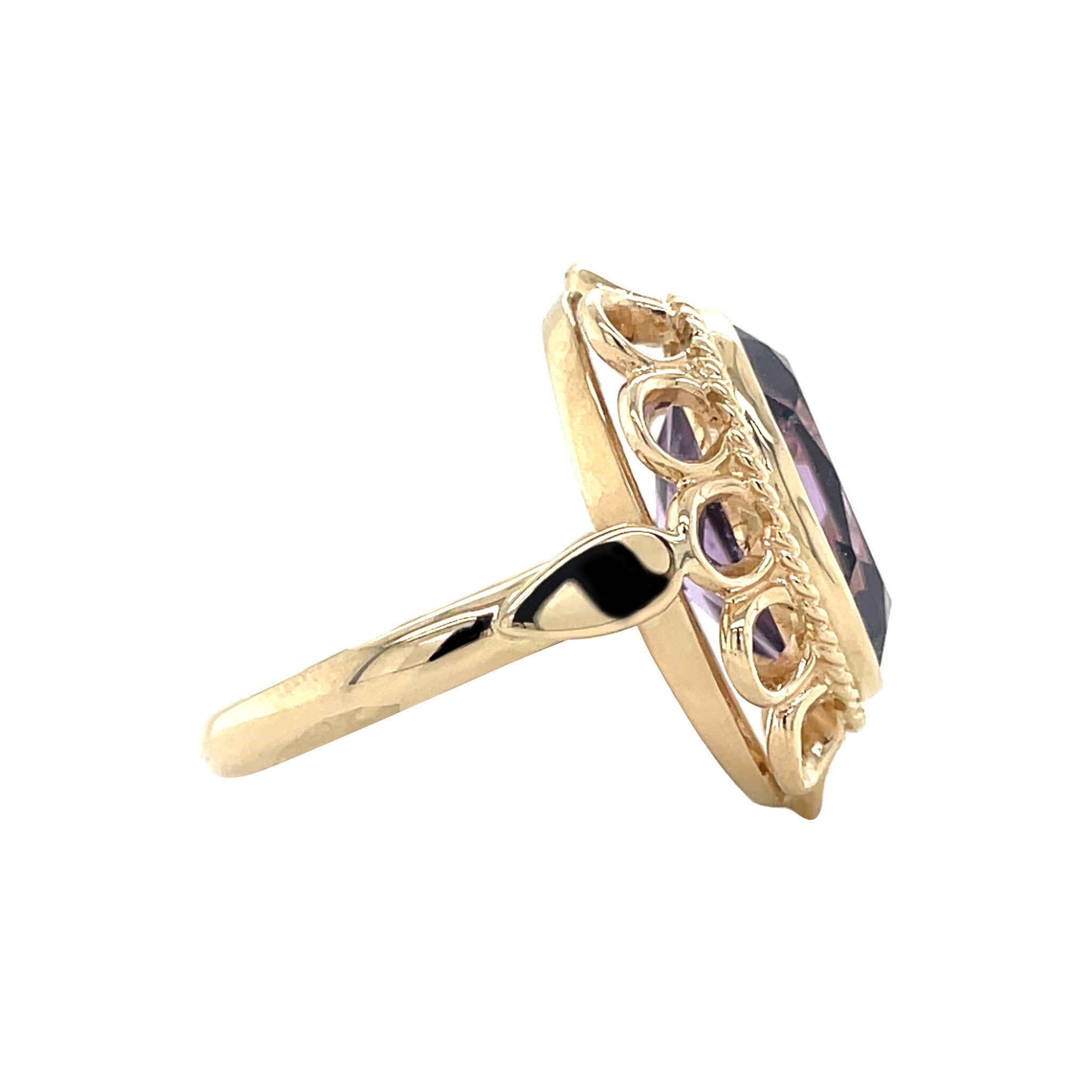 Golden vintage ring with amethyst 14 kt