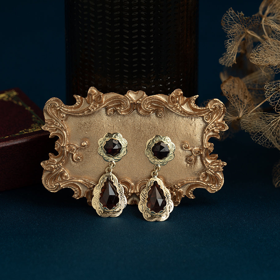 Vintage gold drop earrings with garnet, 14 kt