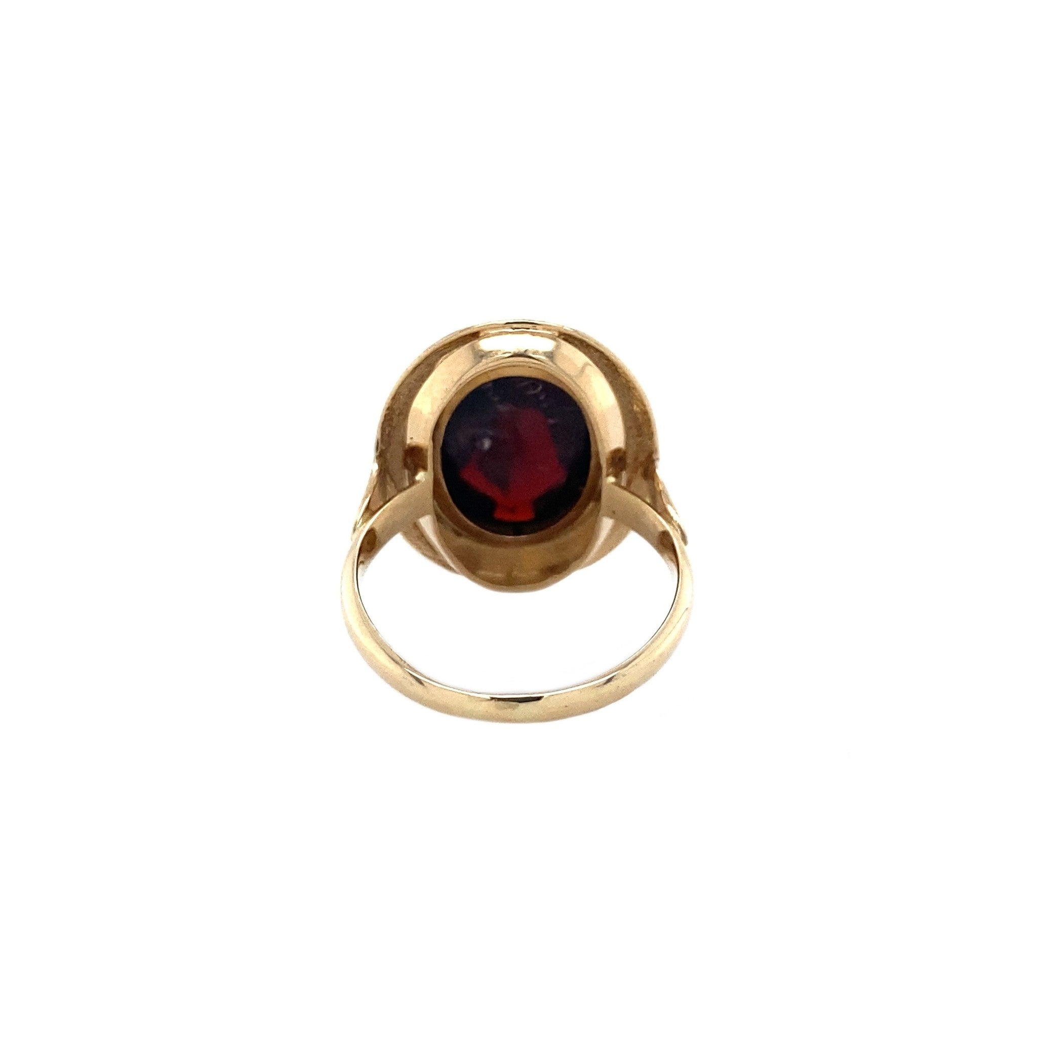 14 kt gold ring with garnet