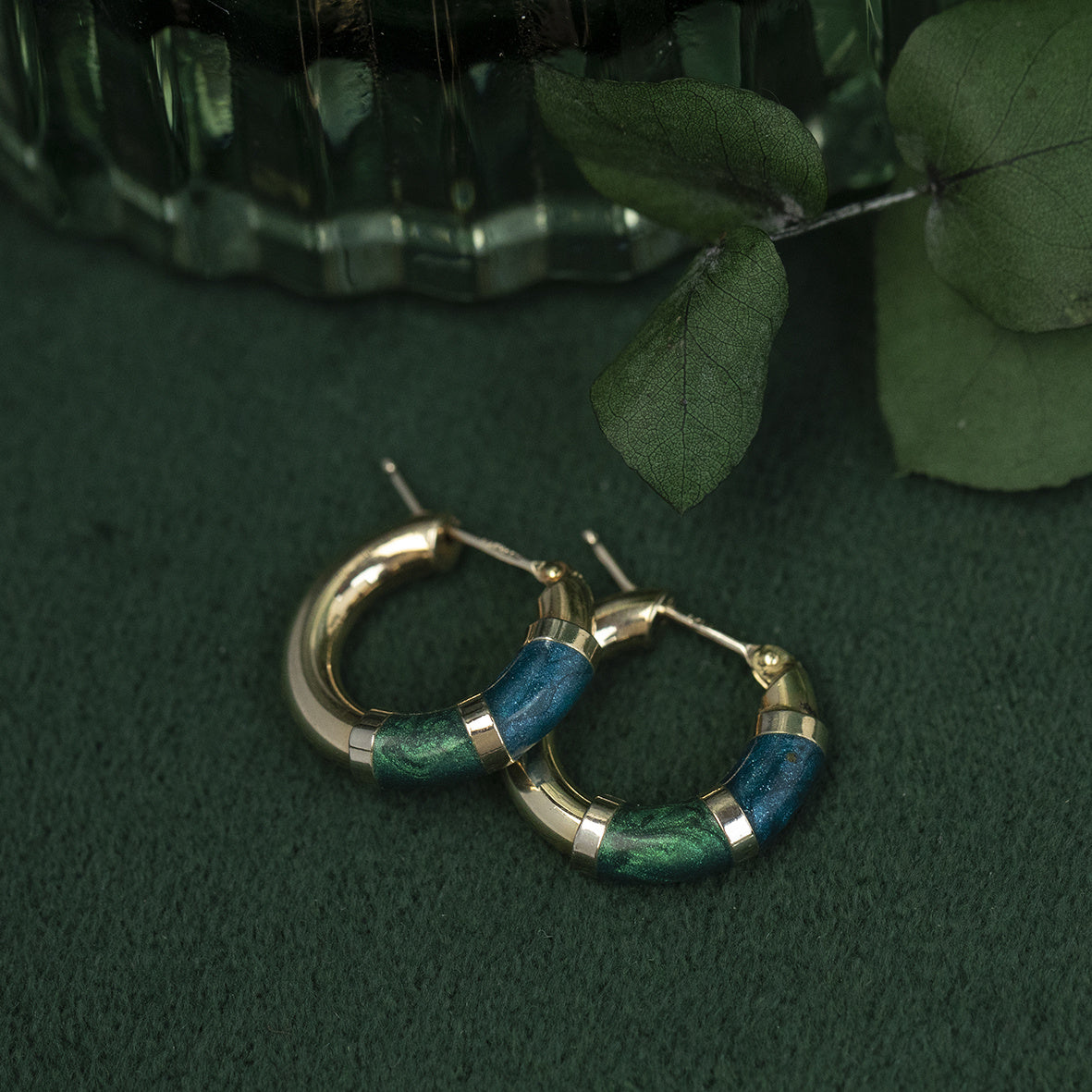 14 kt gold earrings with enamel
