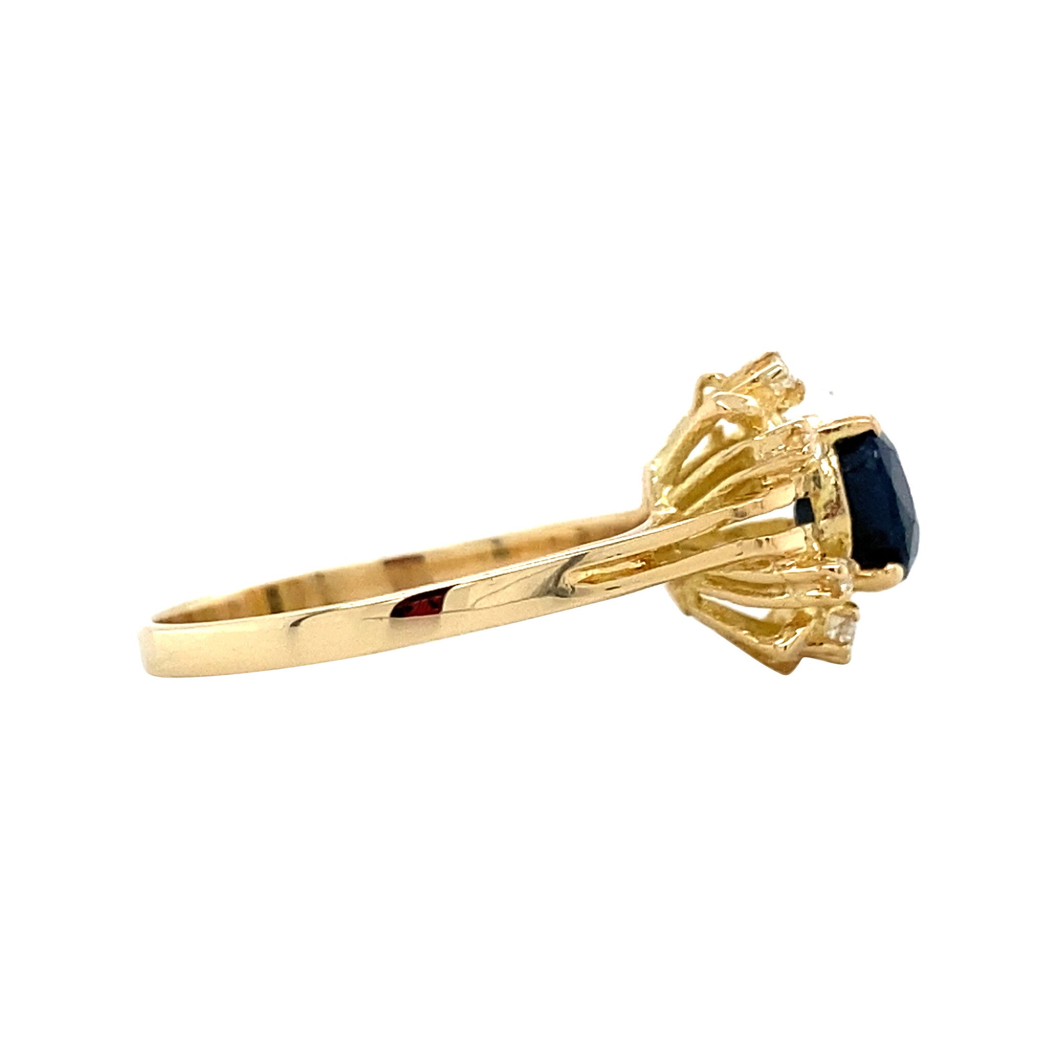 Gouden vintage entourage ring met saffier en diamant 18 krt