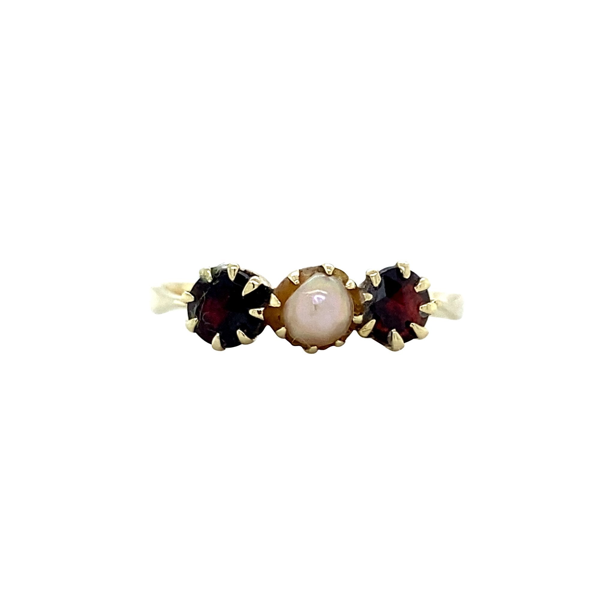 Vintage 14 kt gold ring with pearl and garnet