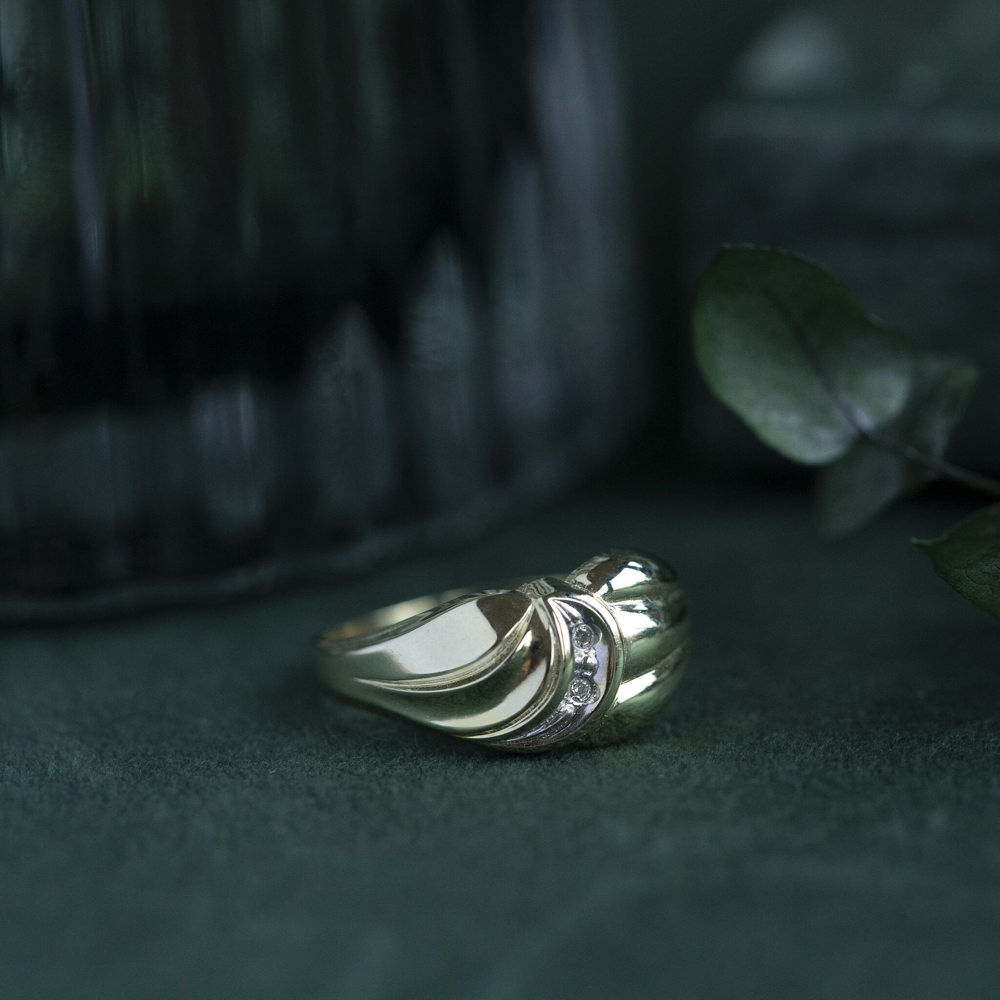 14 kt gold ring with a diamond