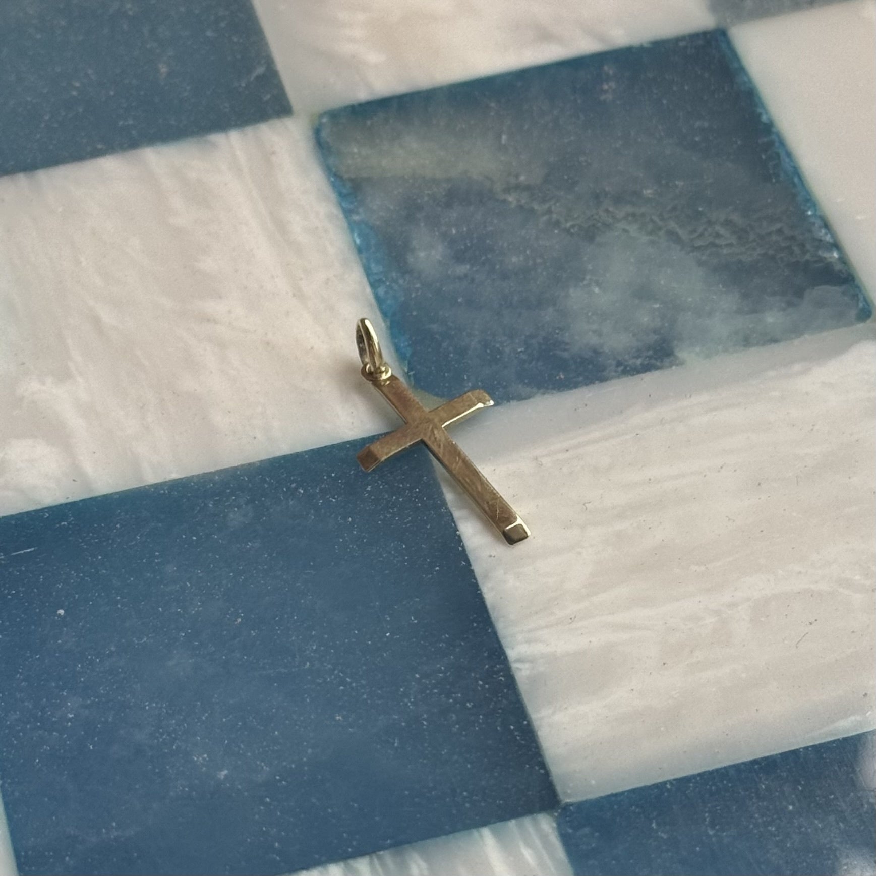 Vintage 14 kt gold cross pendant