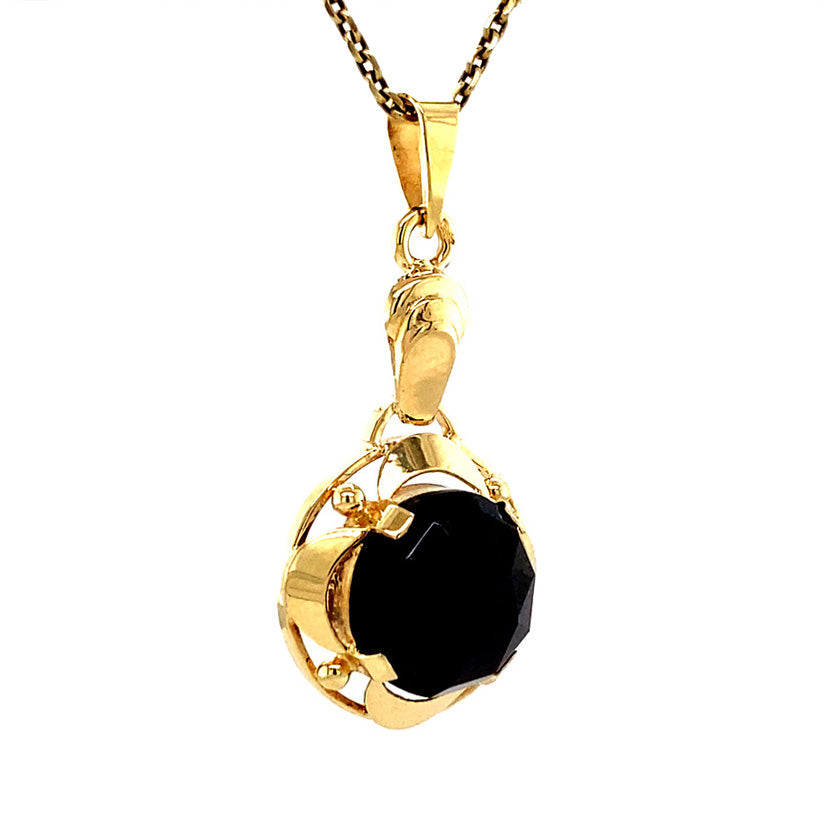 Gold pendant with garnet 14 kt