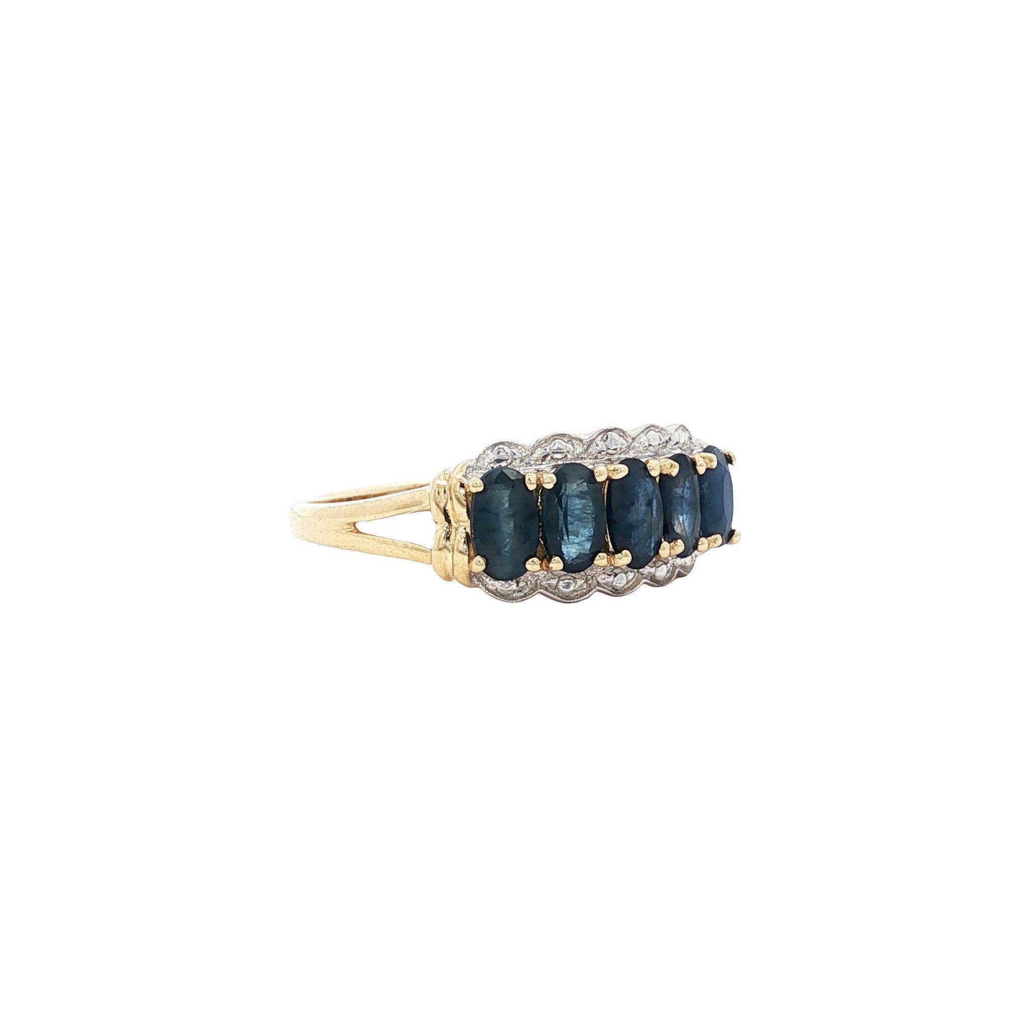 Ring with sapphire 9 kt