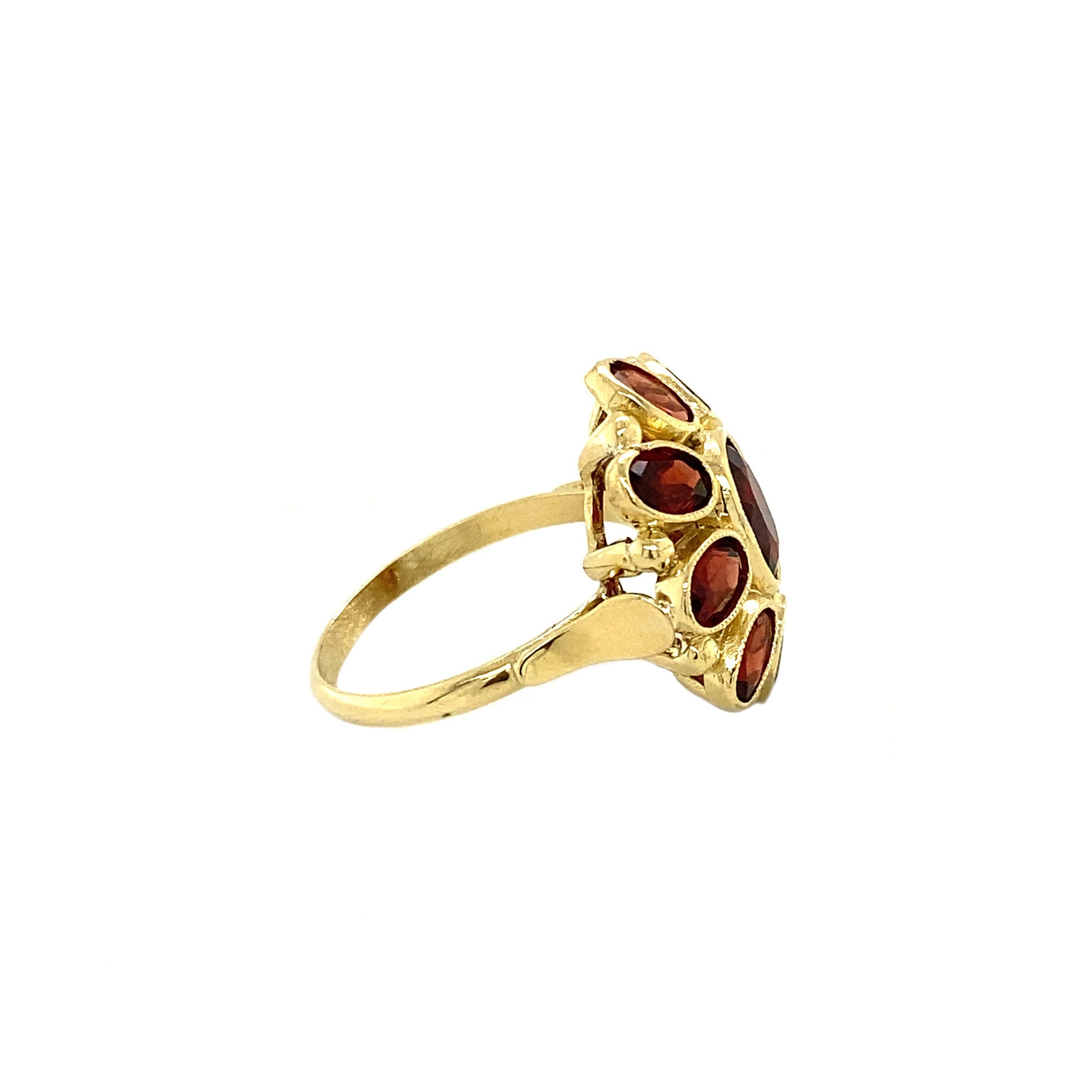 Gouden entourage ring met granaat 14 krt