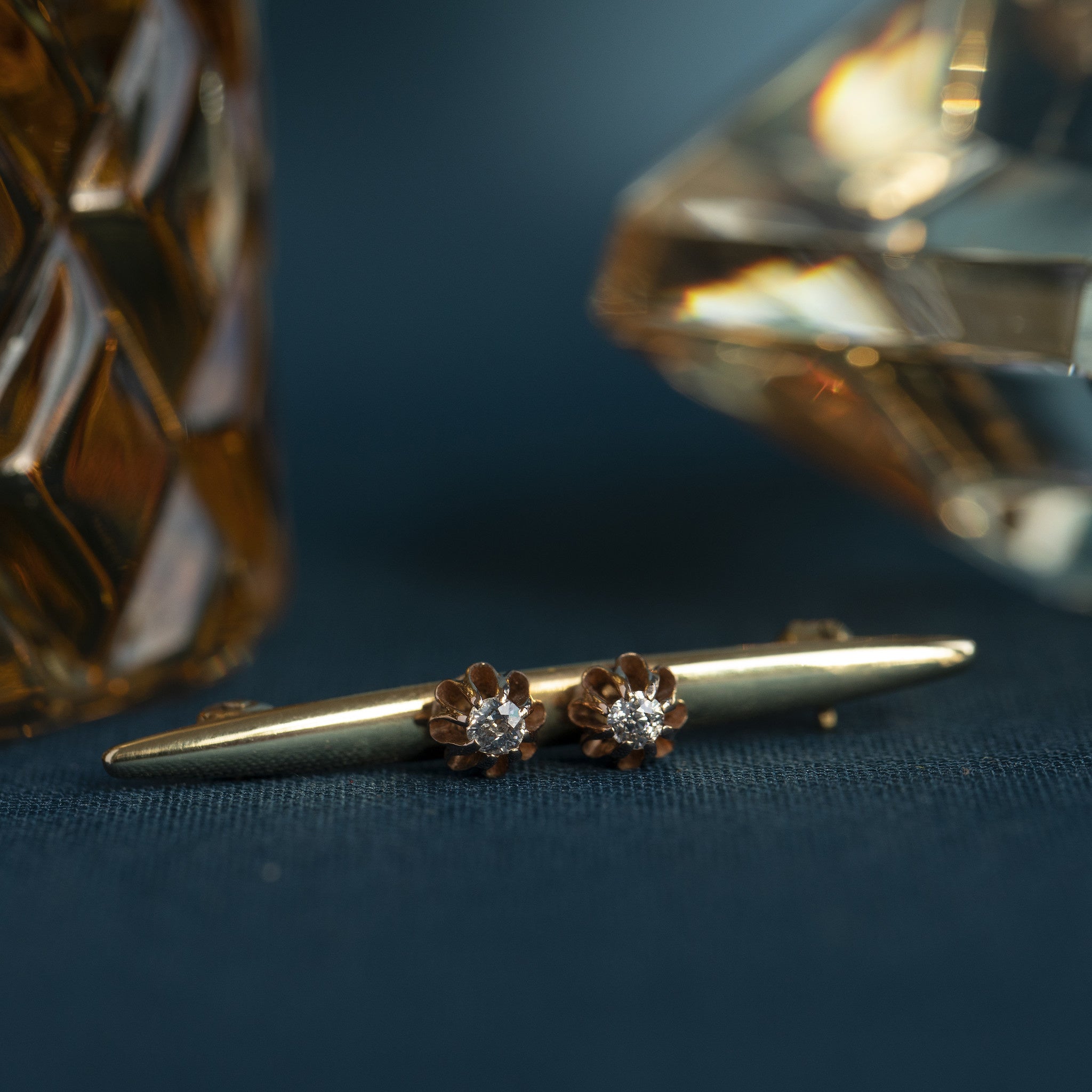 Gold brooch with diamonds 14 krt