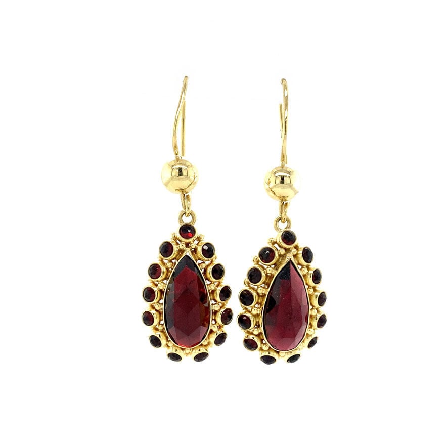Gold earrings with garnet, 14 kt