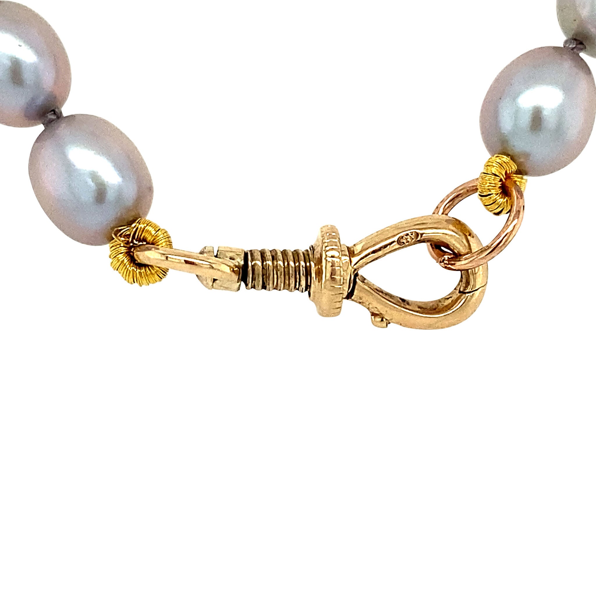 Pearl necklace with 14 kt gold clasp