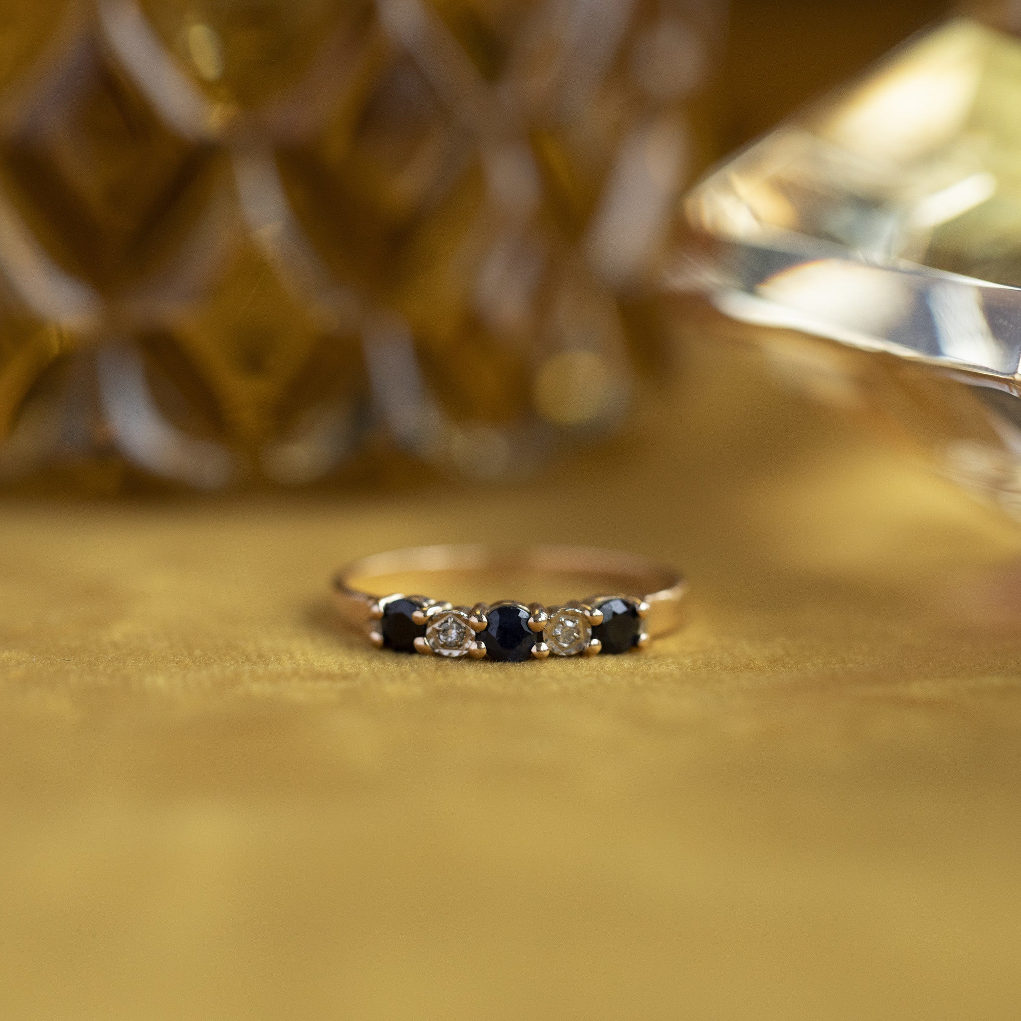 Gold ring with diamond and sapphire 14 crt