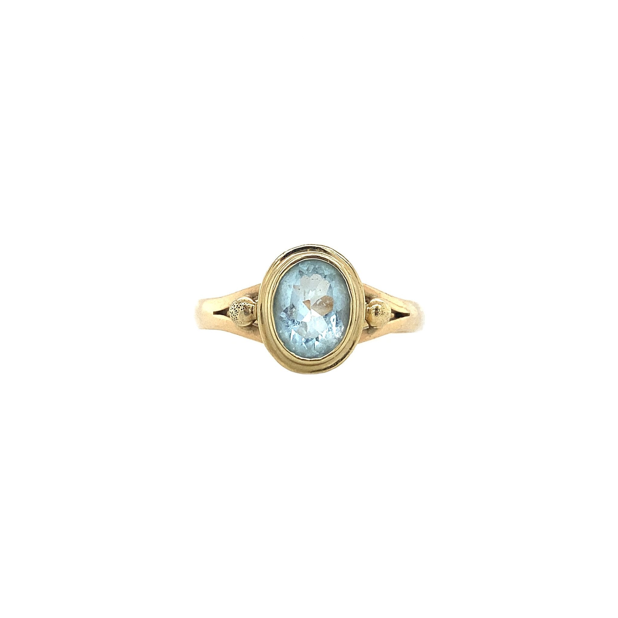 Gold ring with topaz 14 crt
