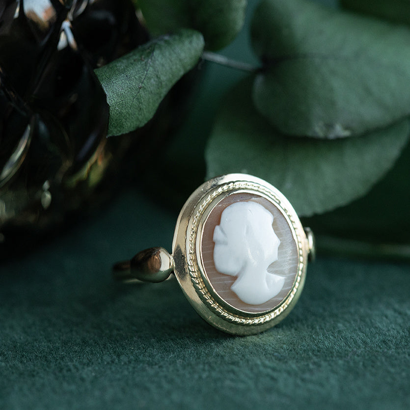 14 kt gold ring with cameo