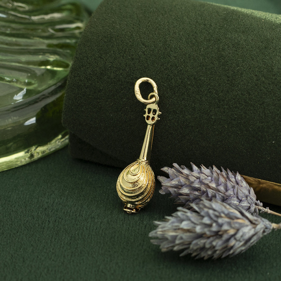 Gold vintage mandolin pendant 14 kt