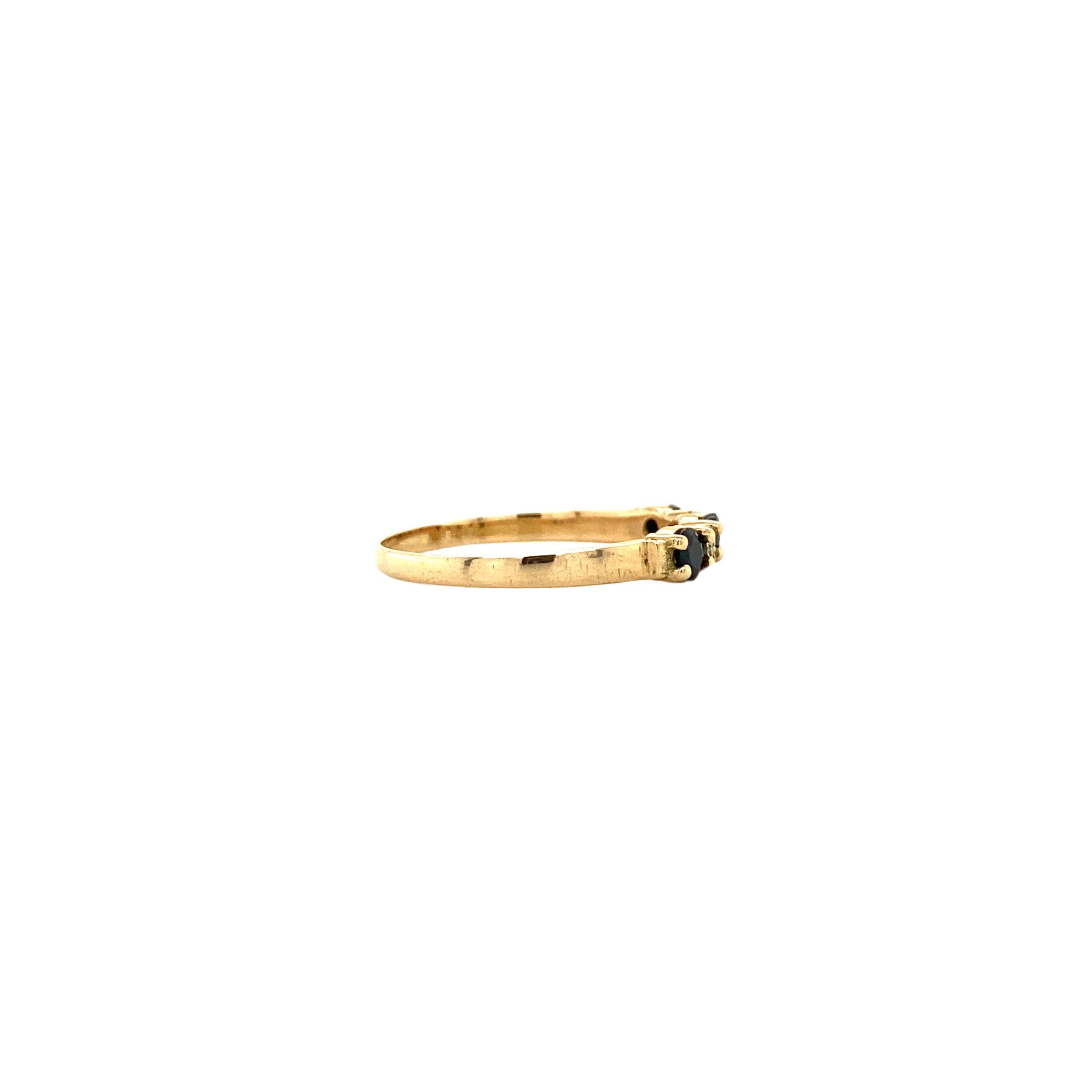 Gold ring with diamond and sapphire 14 crt