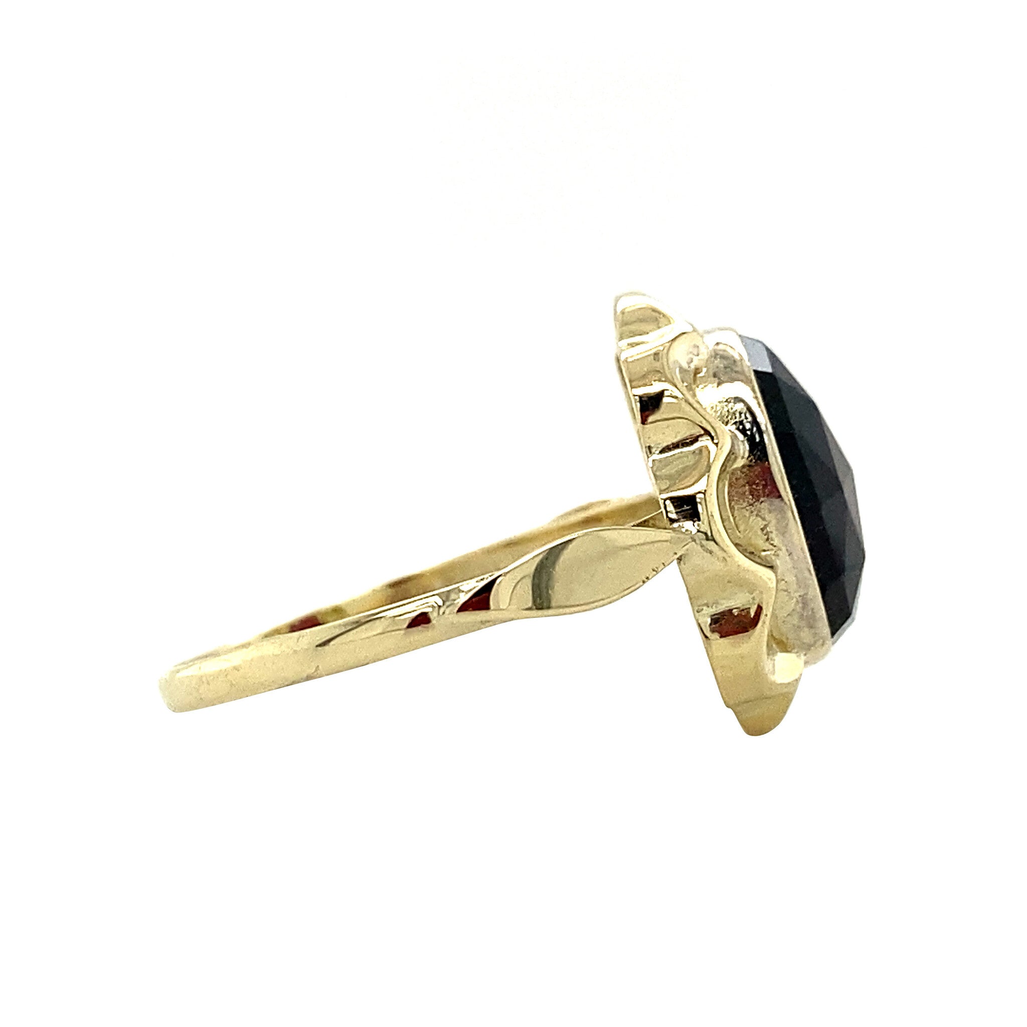 14 kt gold ring with garnet