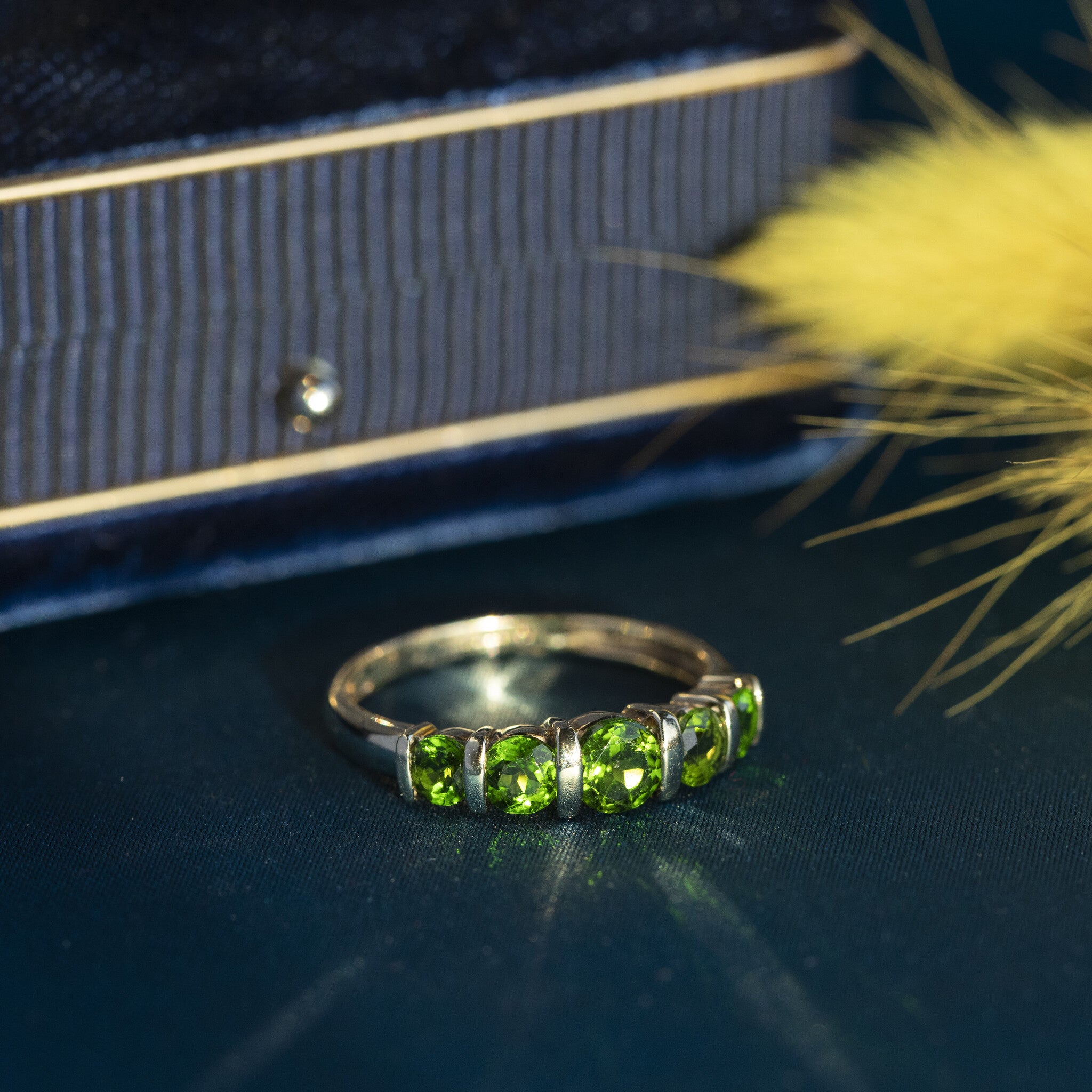 Row ring with tourmaline 9 krt