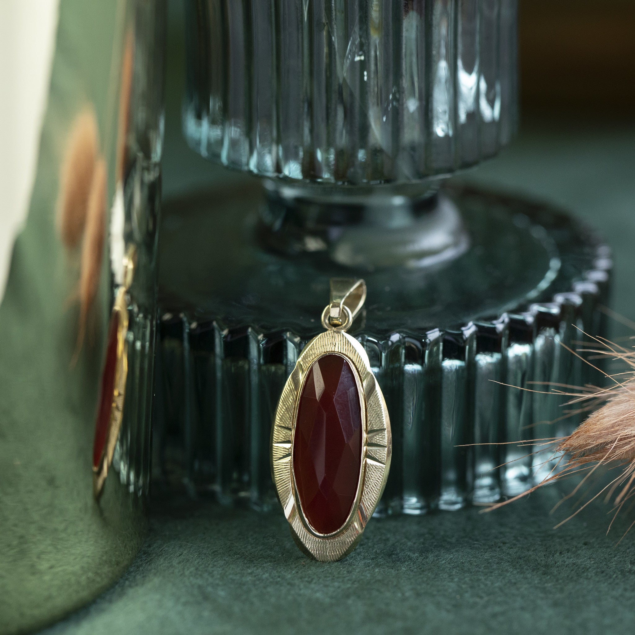 Gouden hanger met carneool 14 krt