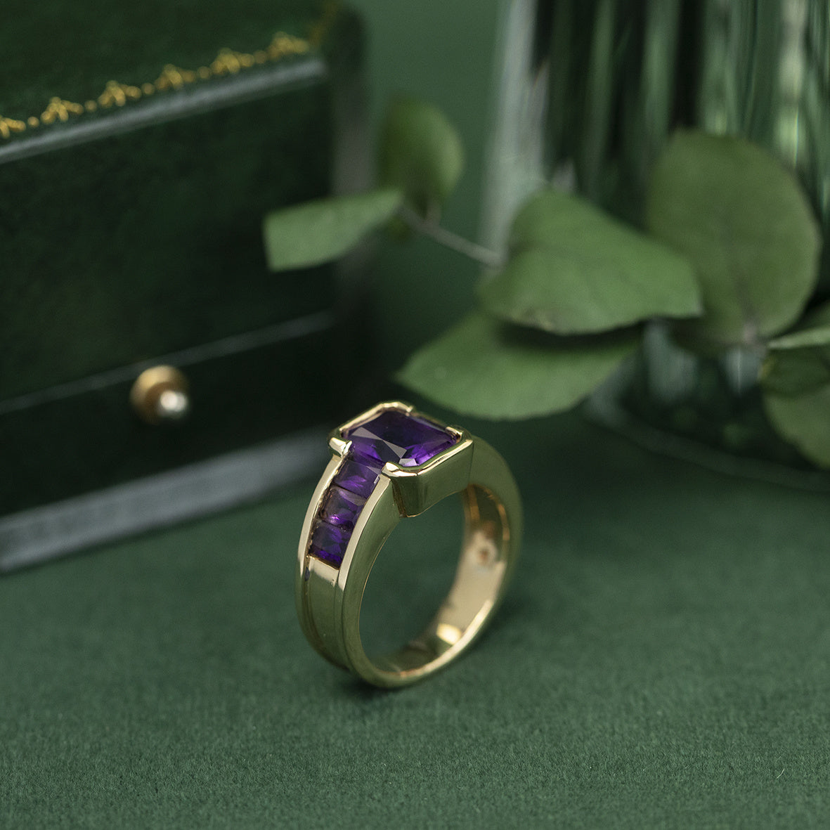 Gold ring with amethyst 18 kt