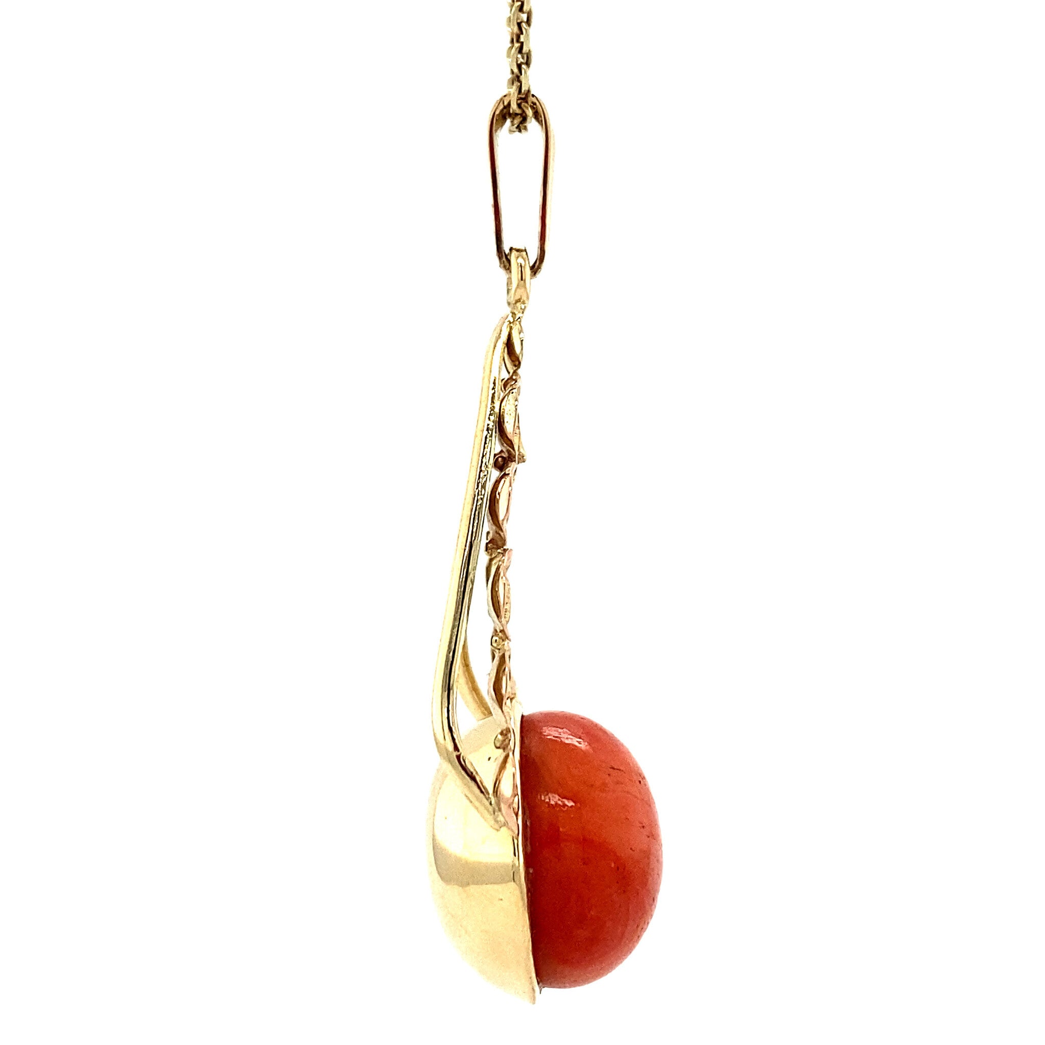 Golden pendant with blood coral 14 kt