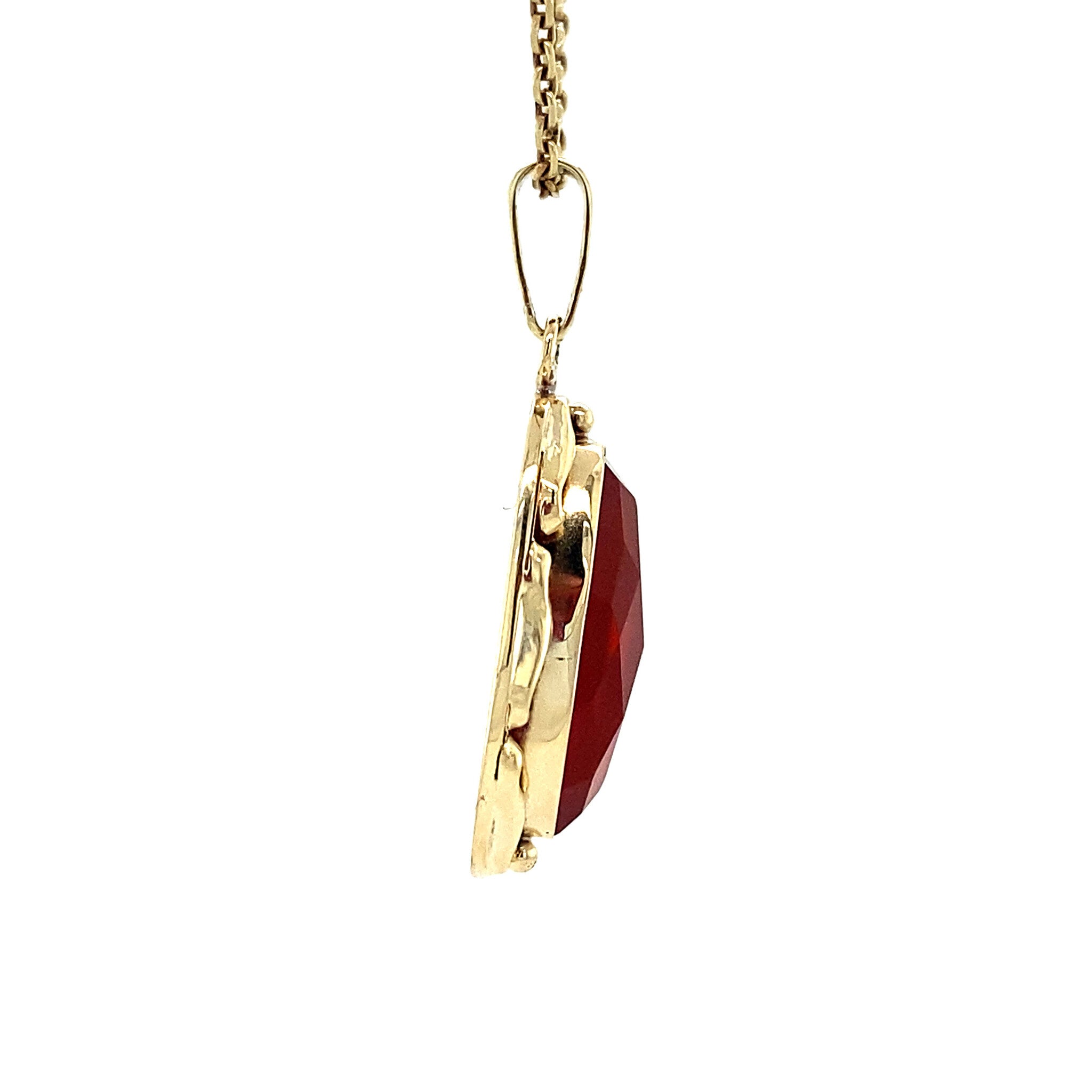Gold pendant with carnelian 14 kt