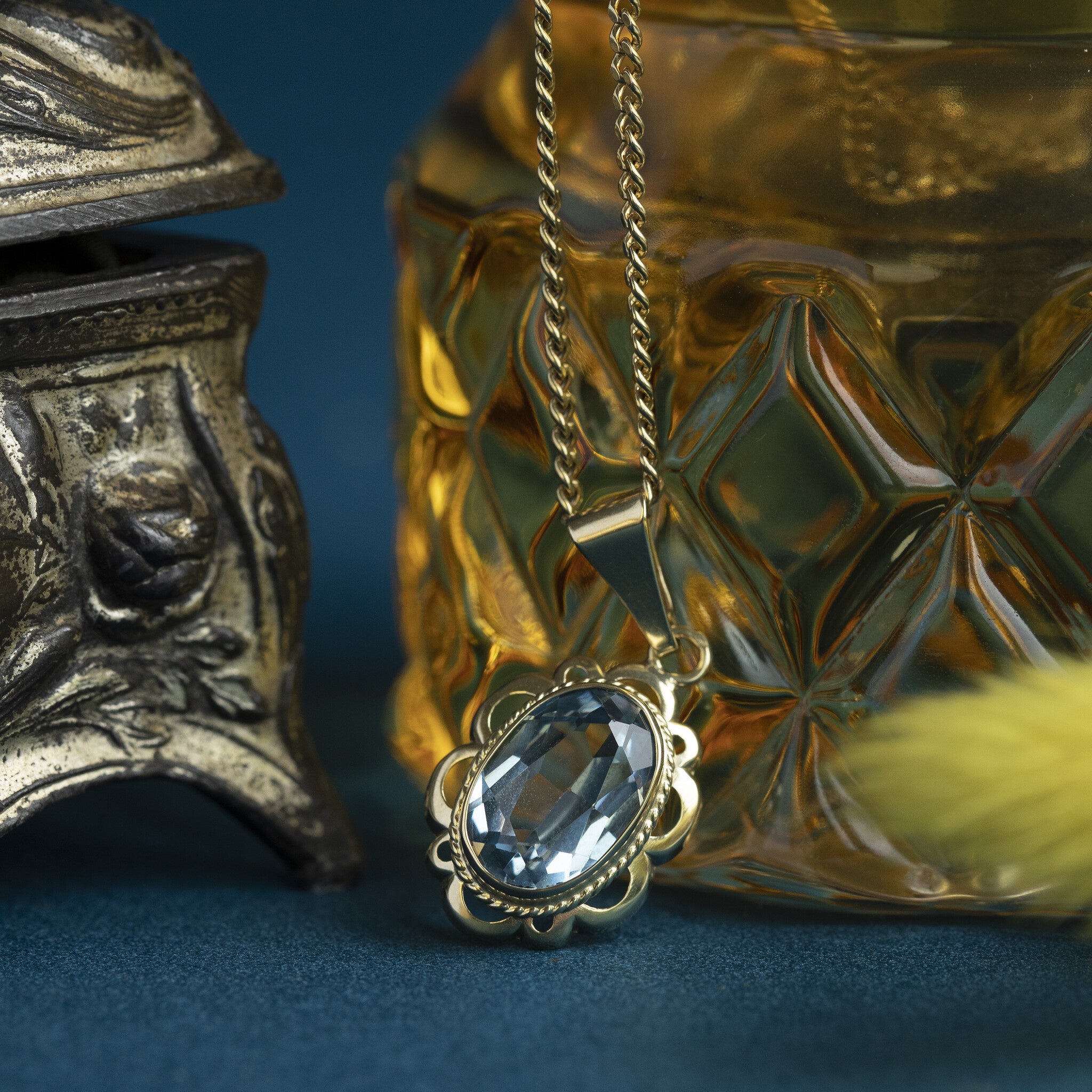 Gouden hanger met blauwe spinel 14 krt