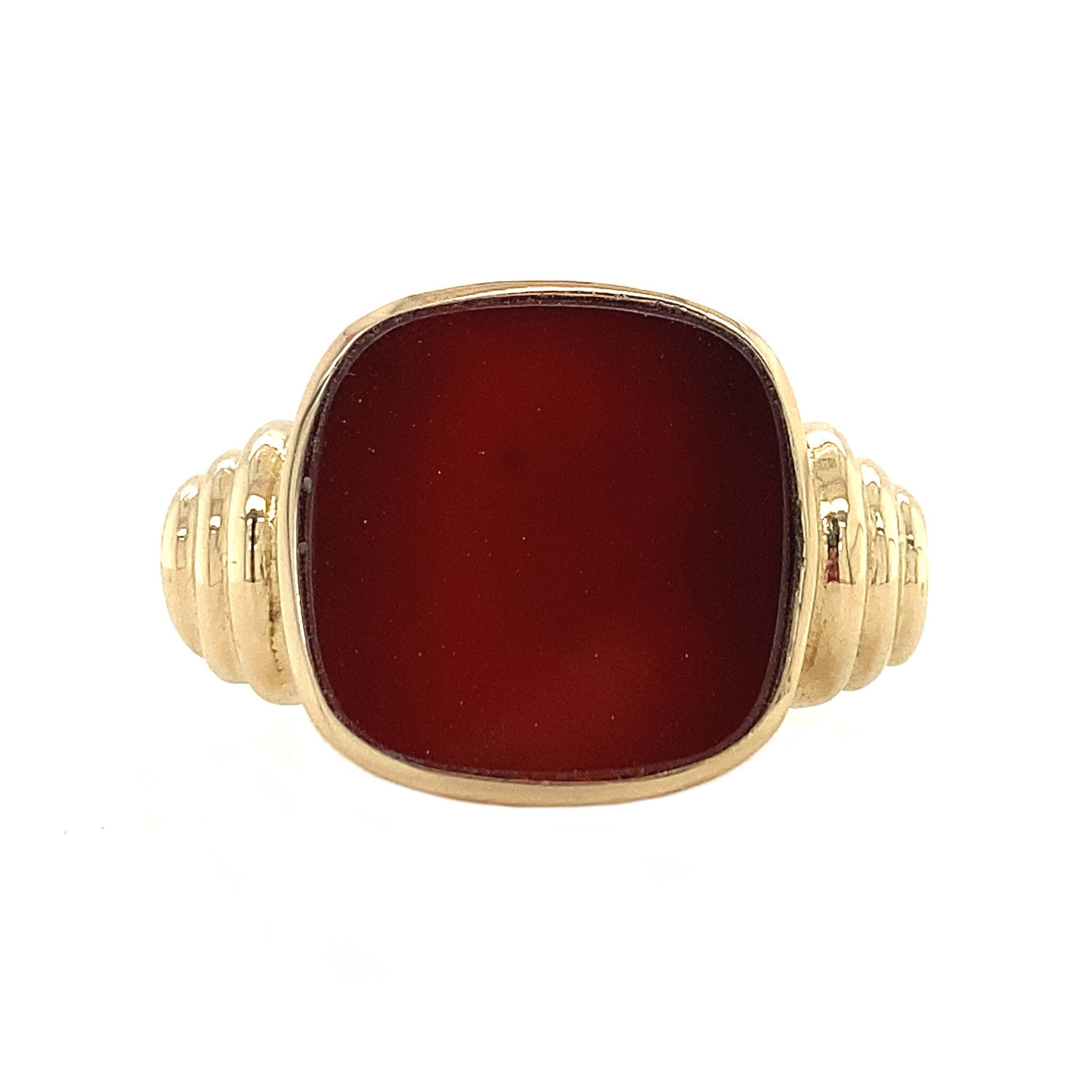 14 kt gold ring with carnelian