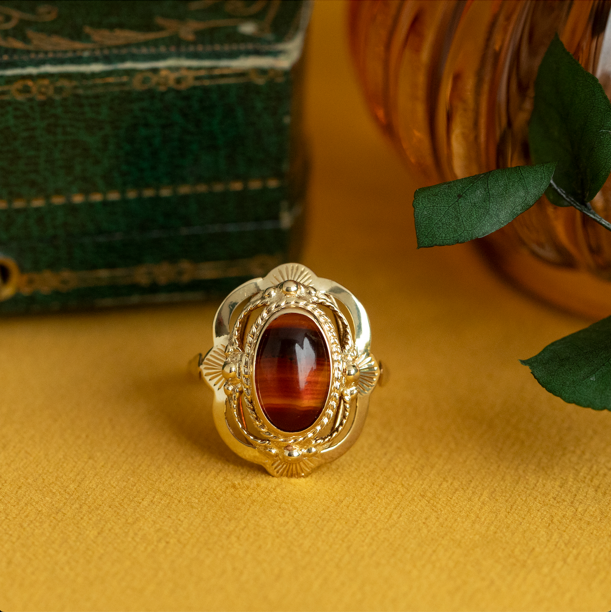 Vintage gold ring with banded agate, 14 kt