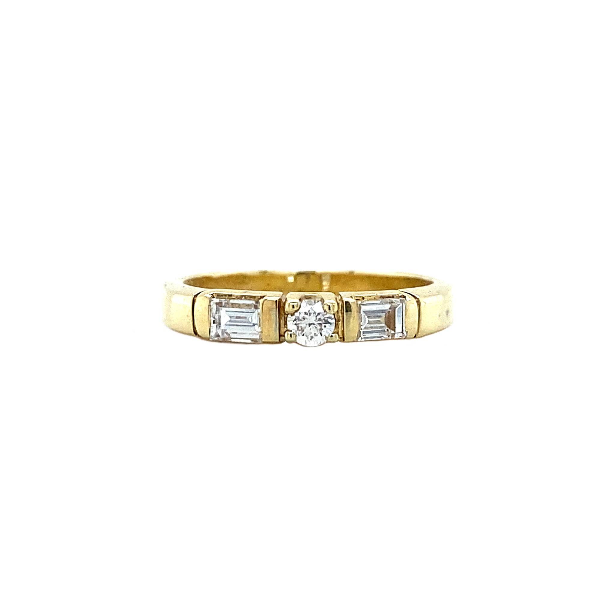 14 kt gold ring with diamond