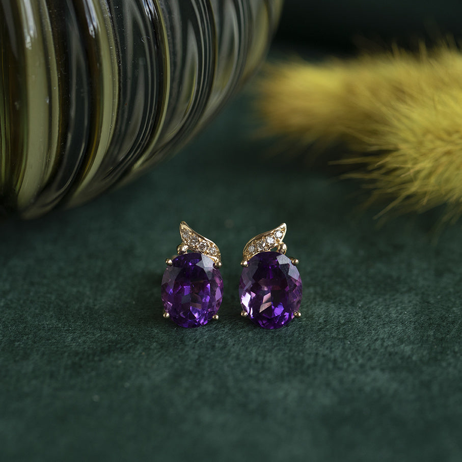 14 kt gold stud earrings with amethyst and diamond