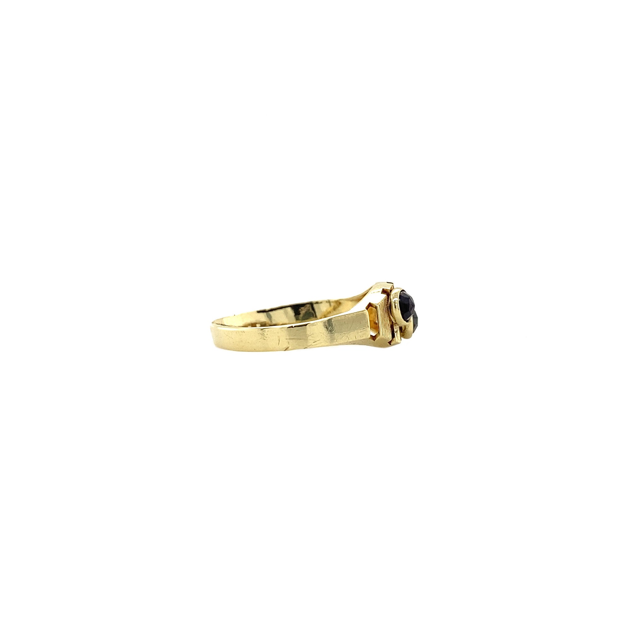 Gold ring with garnet 14 kt