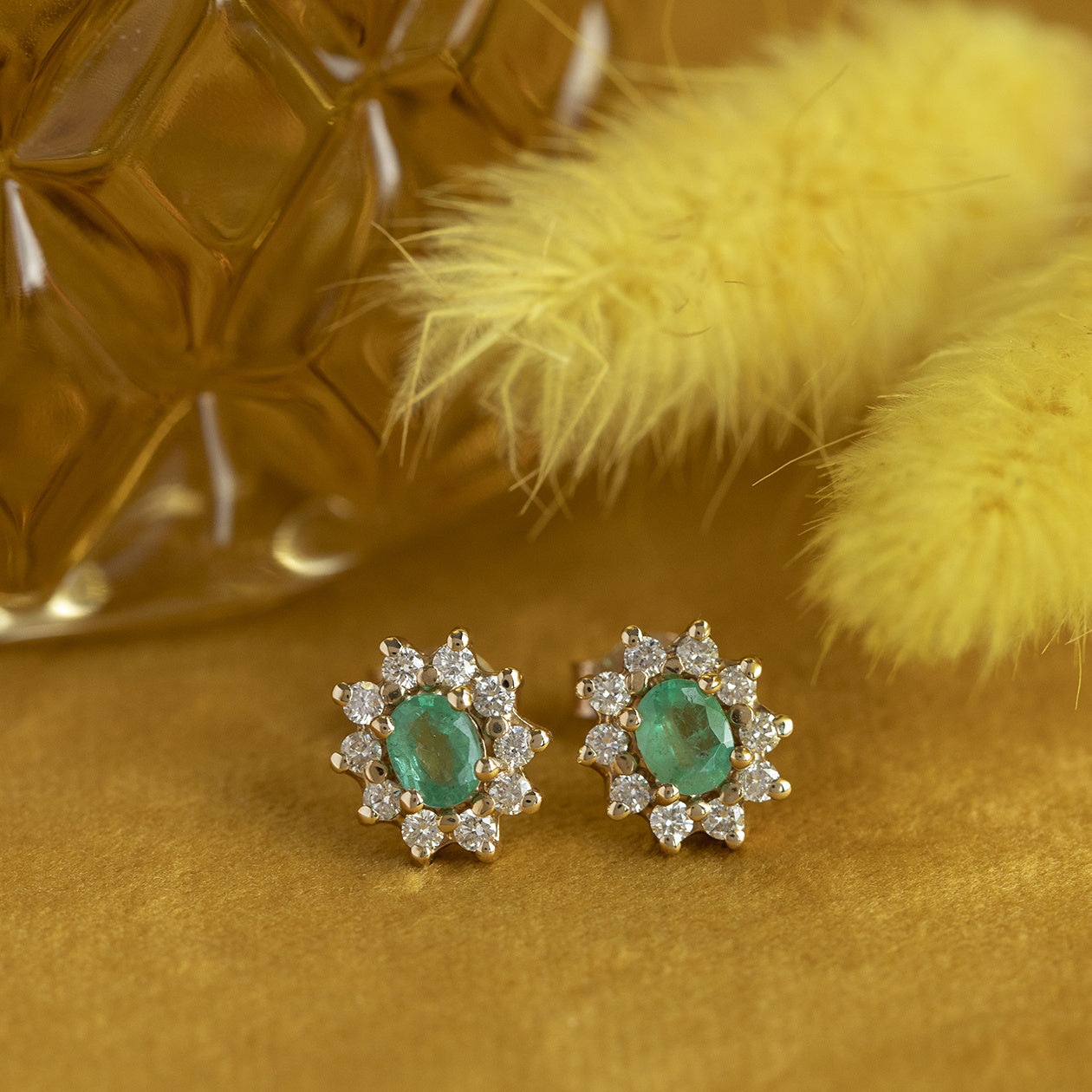 Gold entourage stud earrings with natural emerald and diamond 14 kt