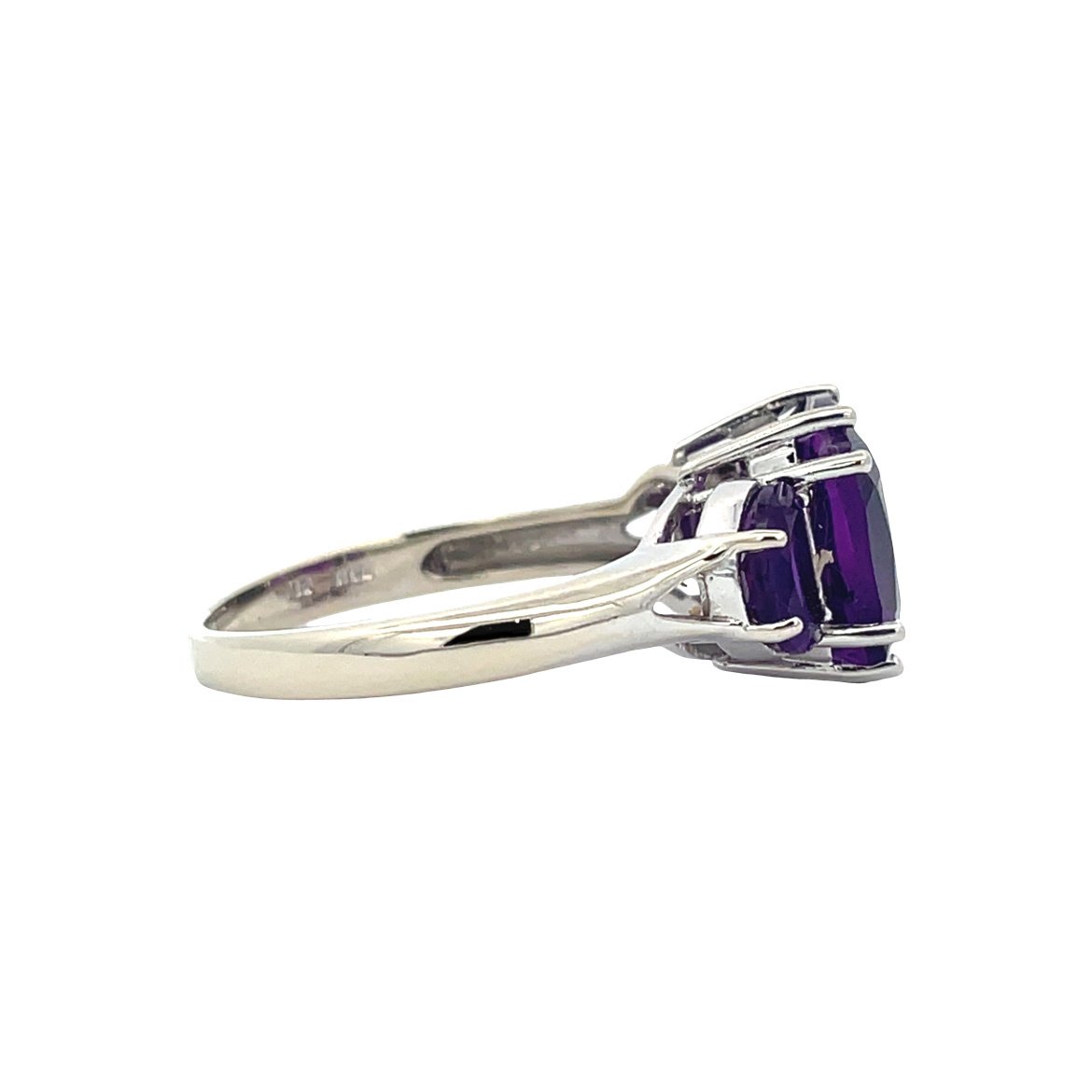Vintage white gold ring with amethyst, 14 kt