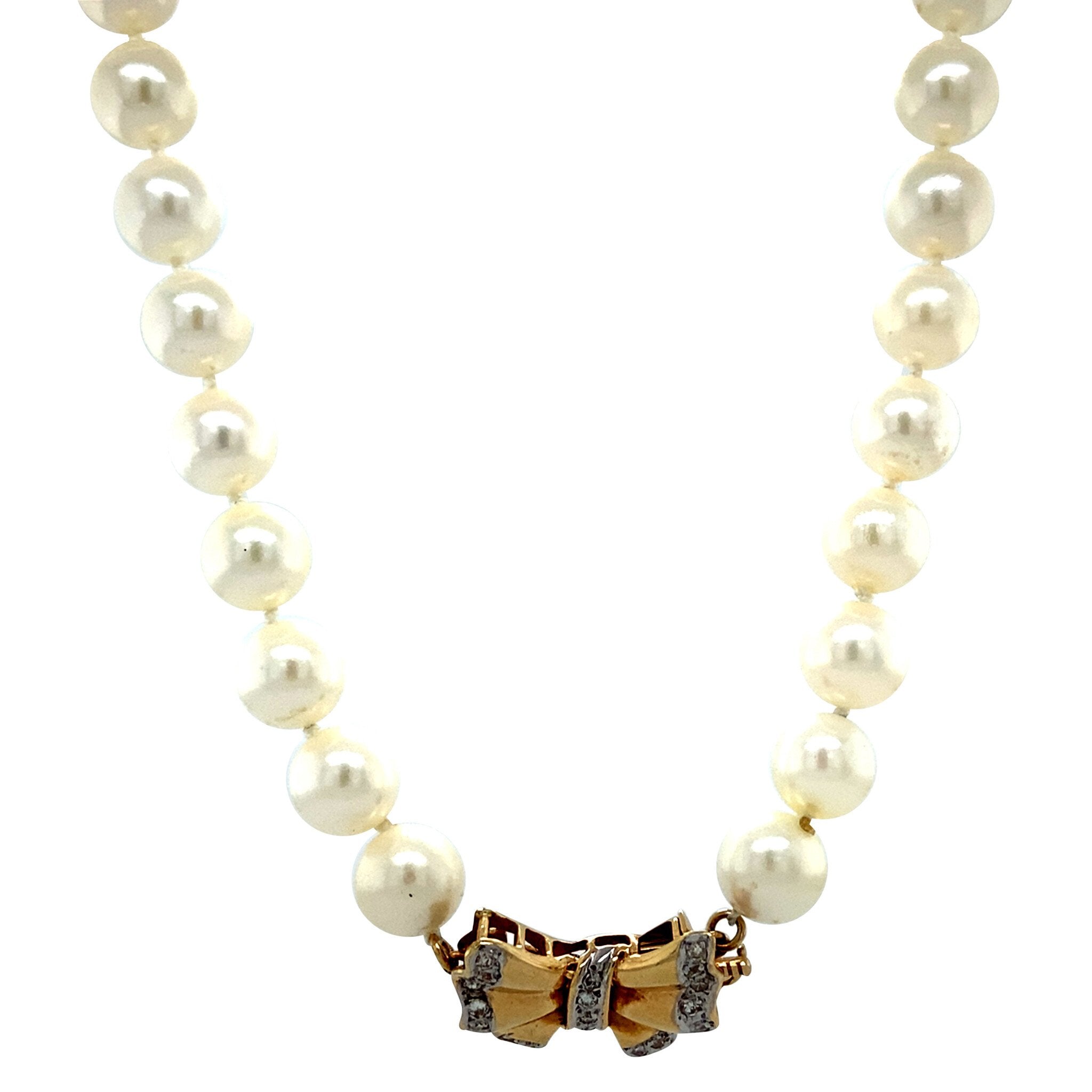 Parel collier met gouden strik sluiting 14 krt