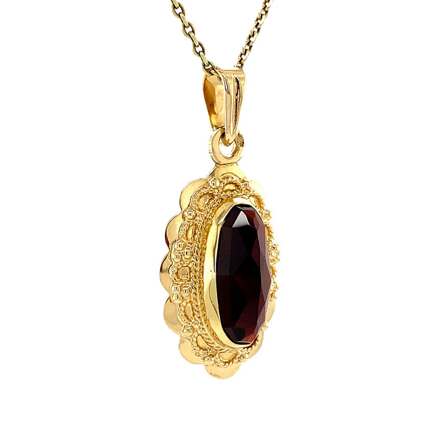 Gouden hanger met granaat 14 krt