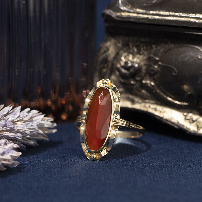 Gold ring with carnelian 14 kt