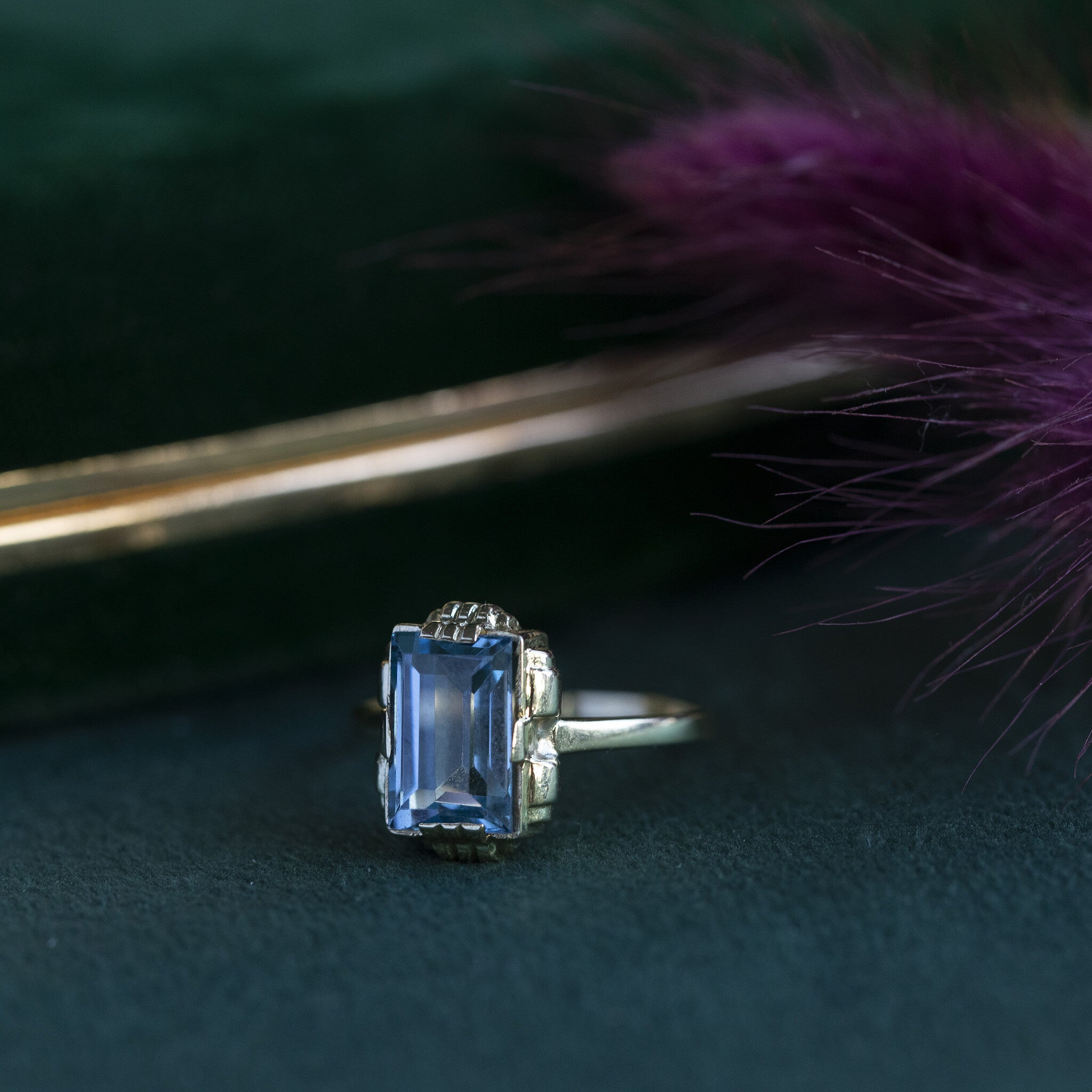 Gouden ring met blauwe spinel 14 krt