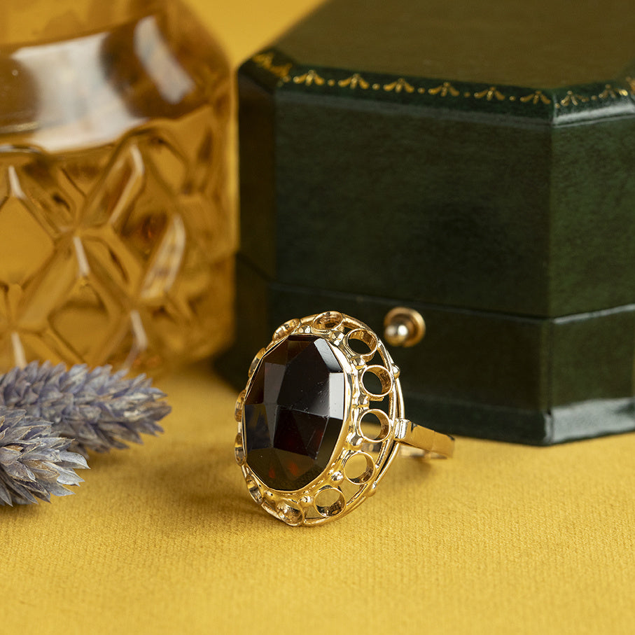 Gold vintage ring with garnet 14 kt