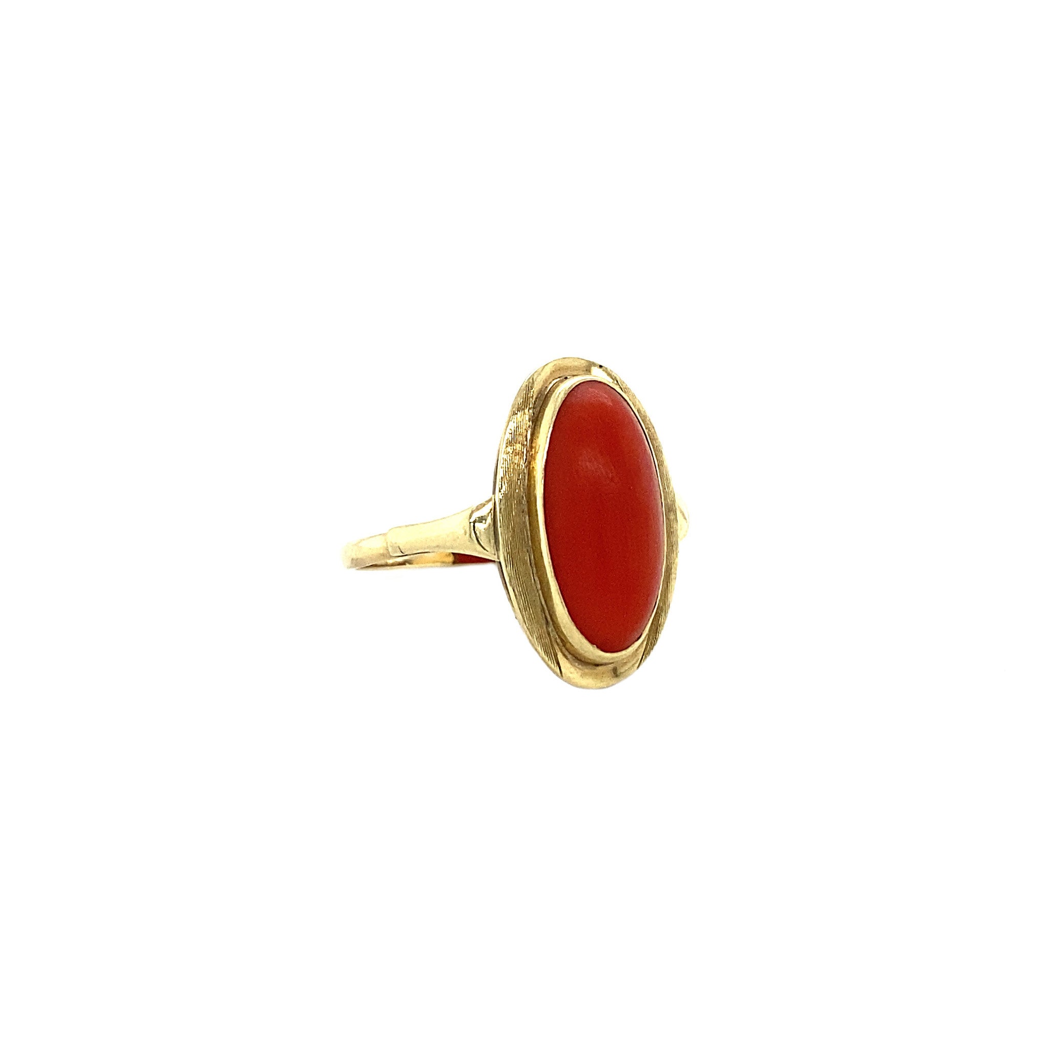 14 kt gold ring with blood coral