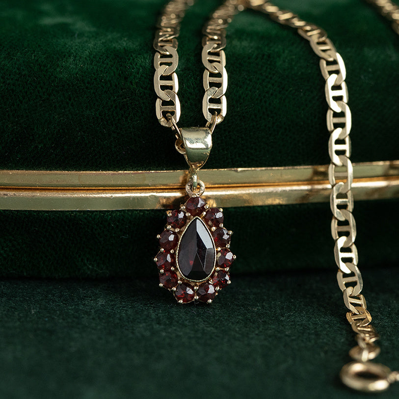 Vintage gold entourage pendant with garnet, 14 kt