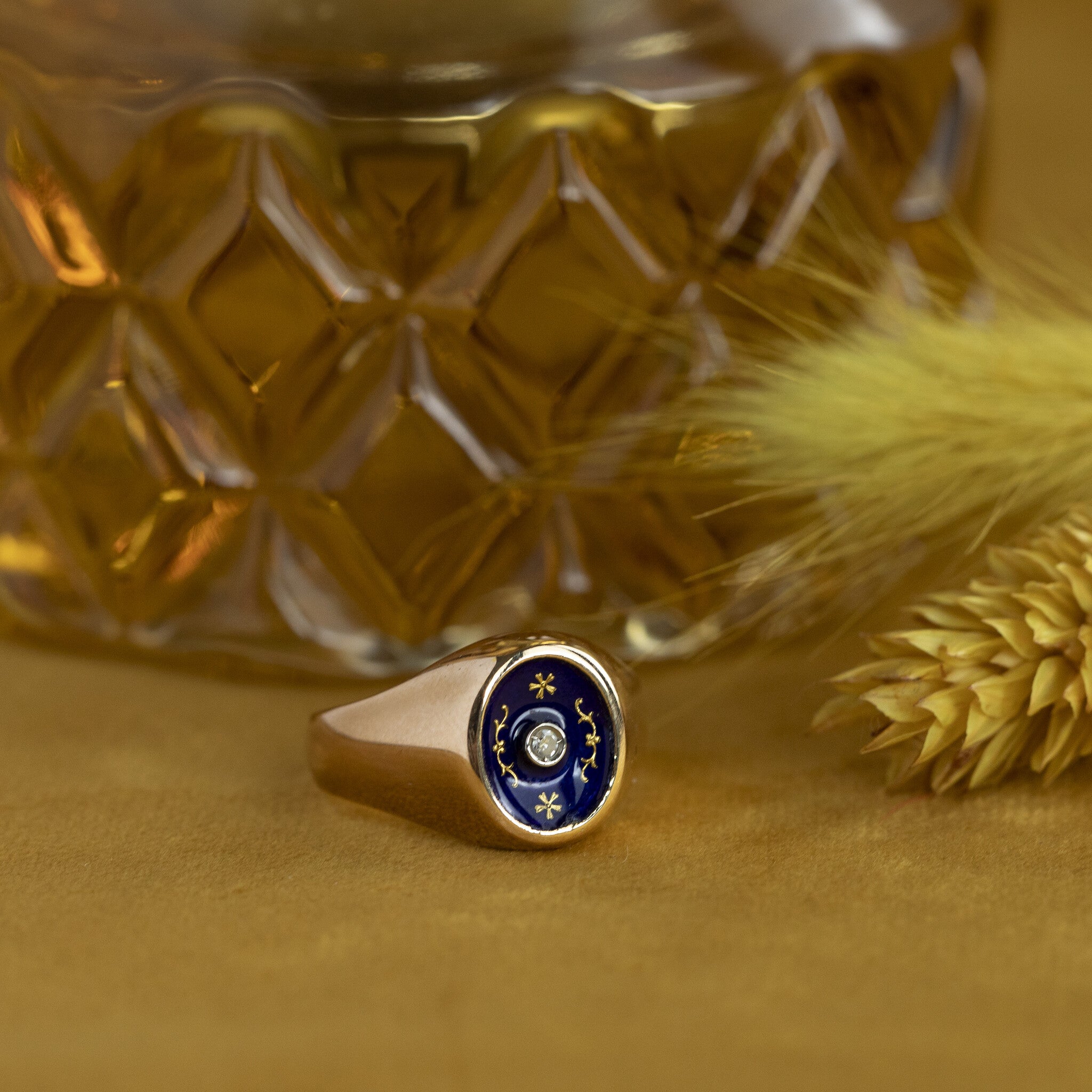 Gold ring with diamond and enamel 14 krt