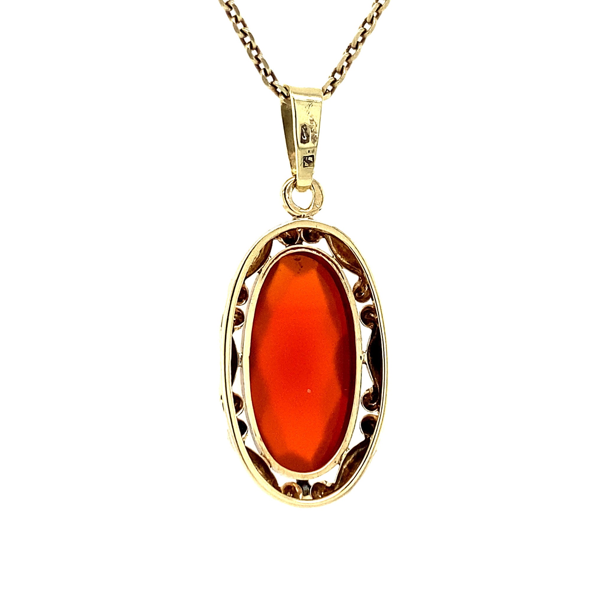 Gold pendant with carnelian 14 kt