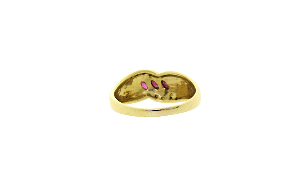 Gold ring with ruby and diamond 18 krt