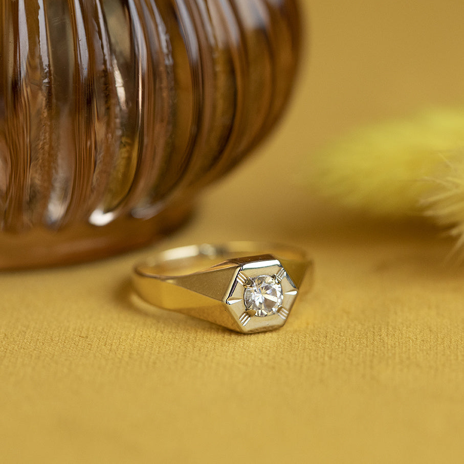 14 kt gold ring with spinel